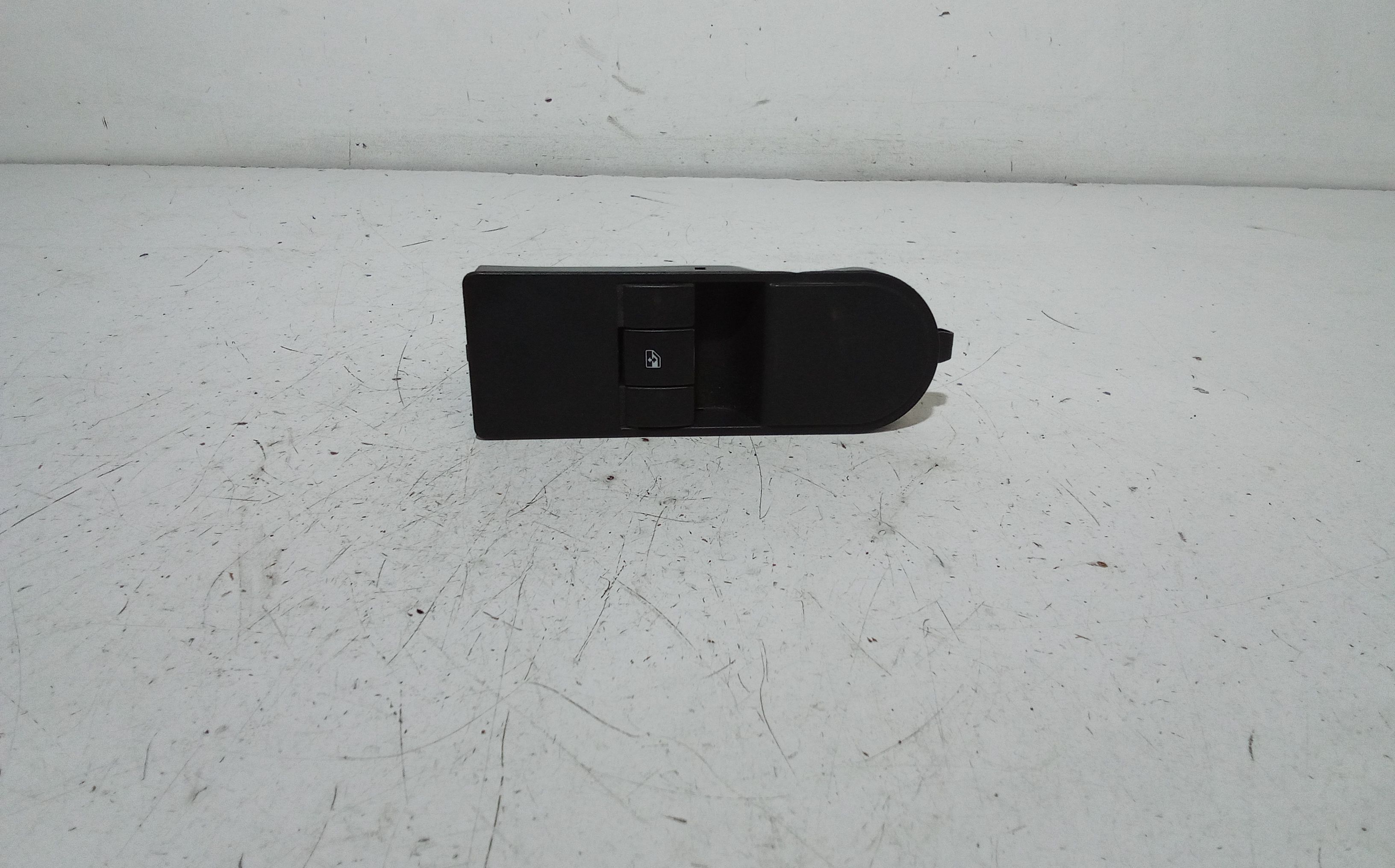 Interruttore Alzacristalli Porta Ant. Destro 13228881 Usato