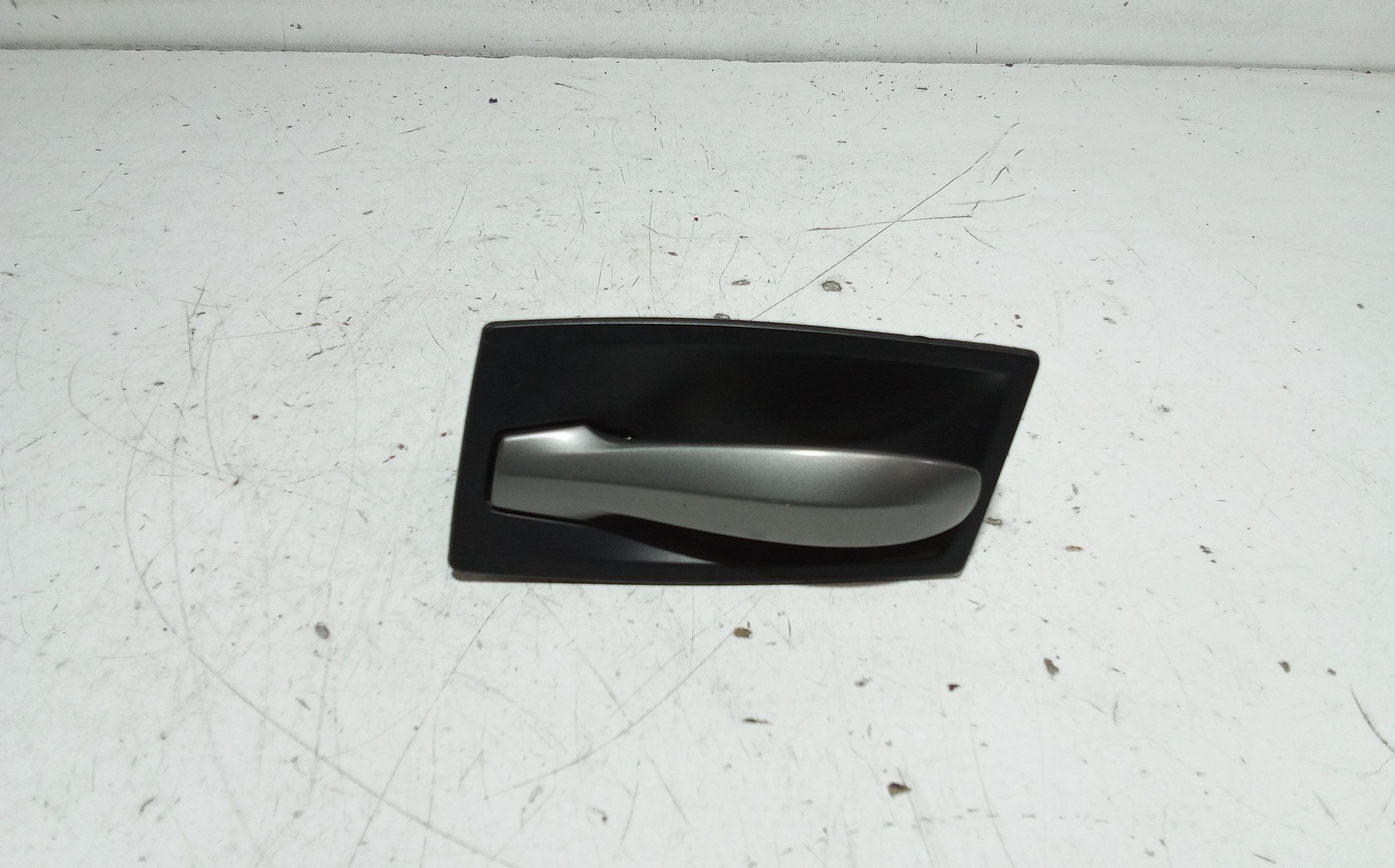 Maniglia Int. Apertura Porta Post. Sinistro 51217076247 Usato