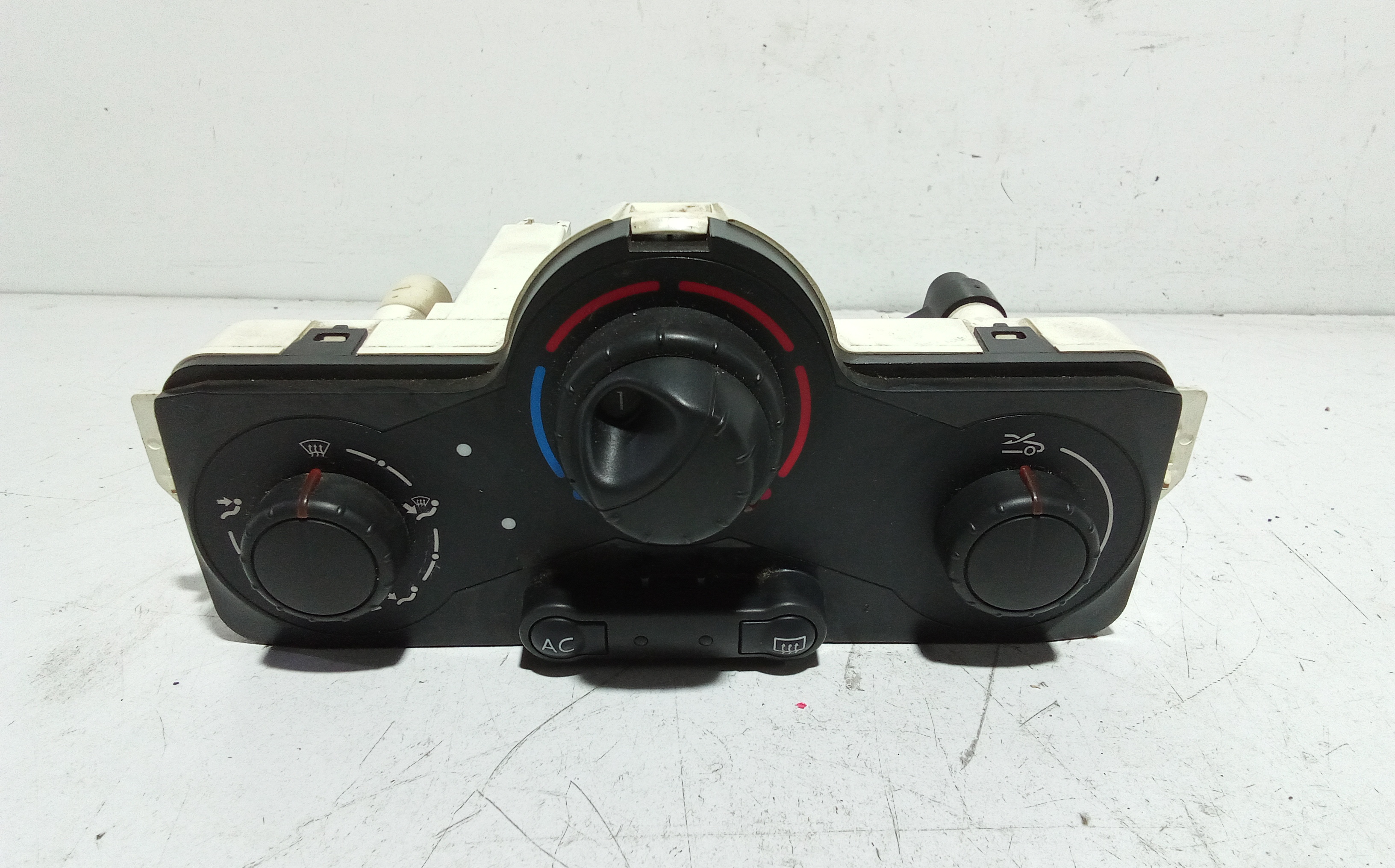 Blocco Comando Climatizzazione 7701070473 Usato