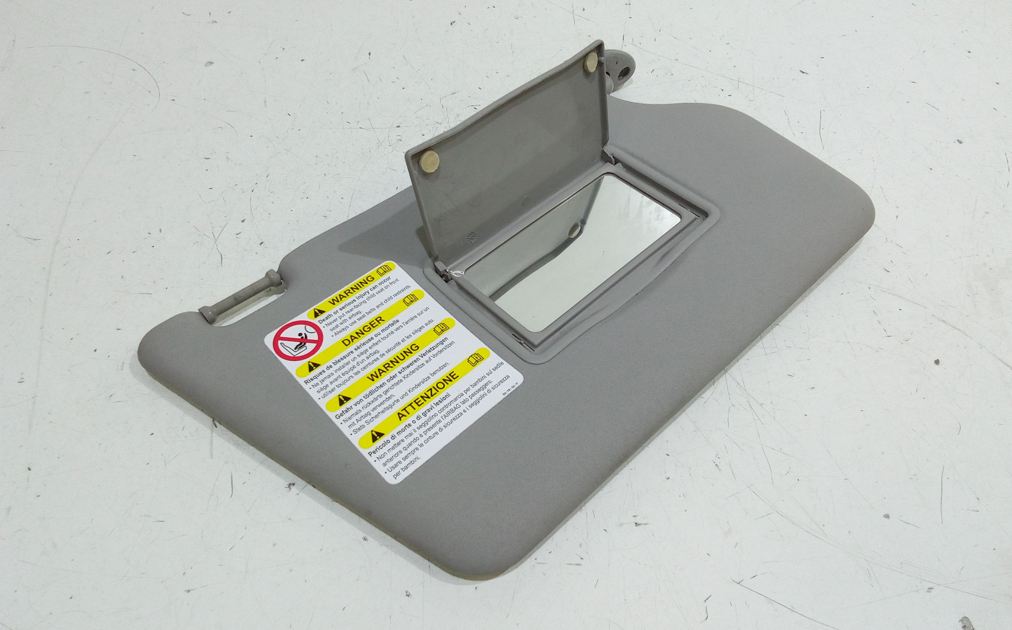 Aletta Parasole Parabrezza Destro DD106927094 Usato