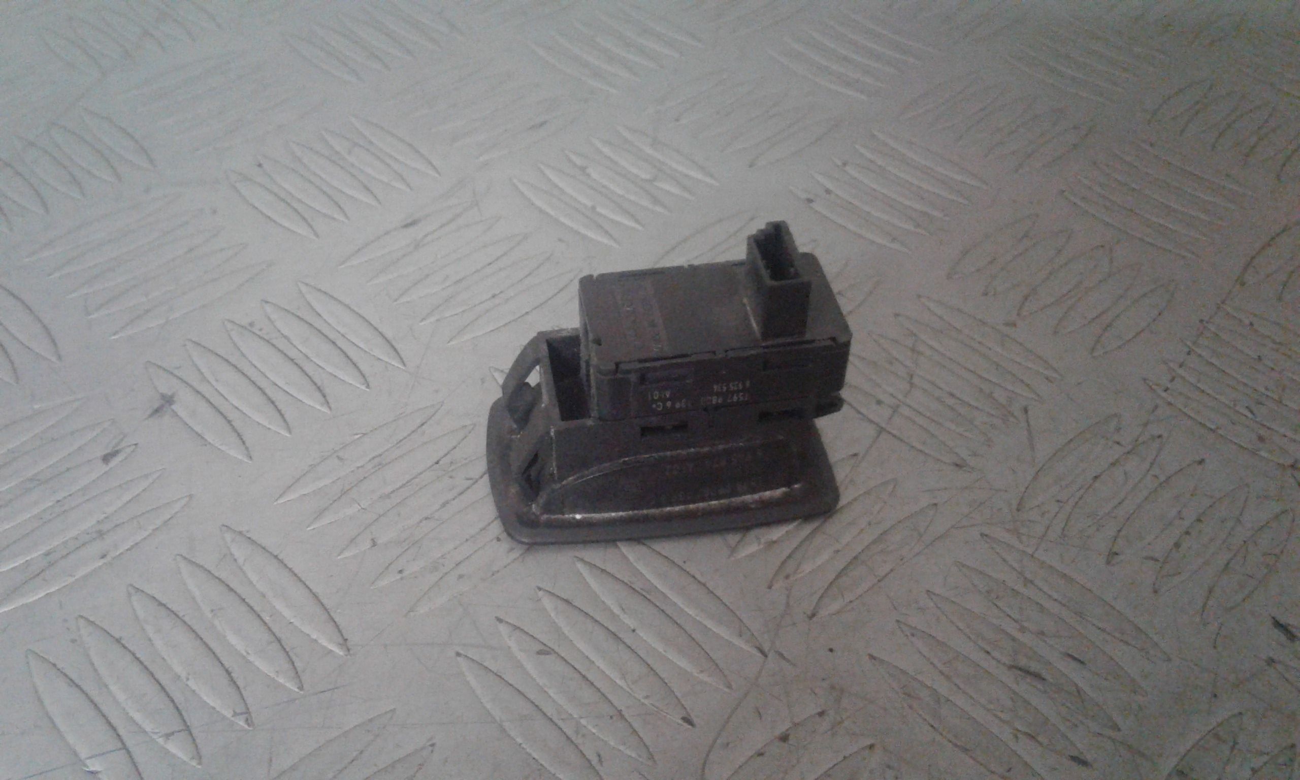 Interruttore Alzacristalli Porta Post. Destro 61316945874 Usato