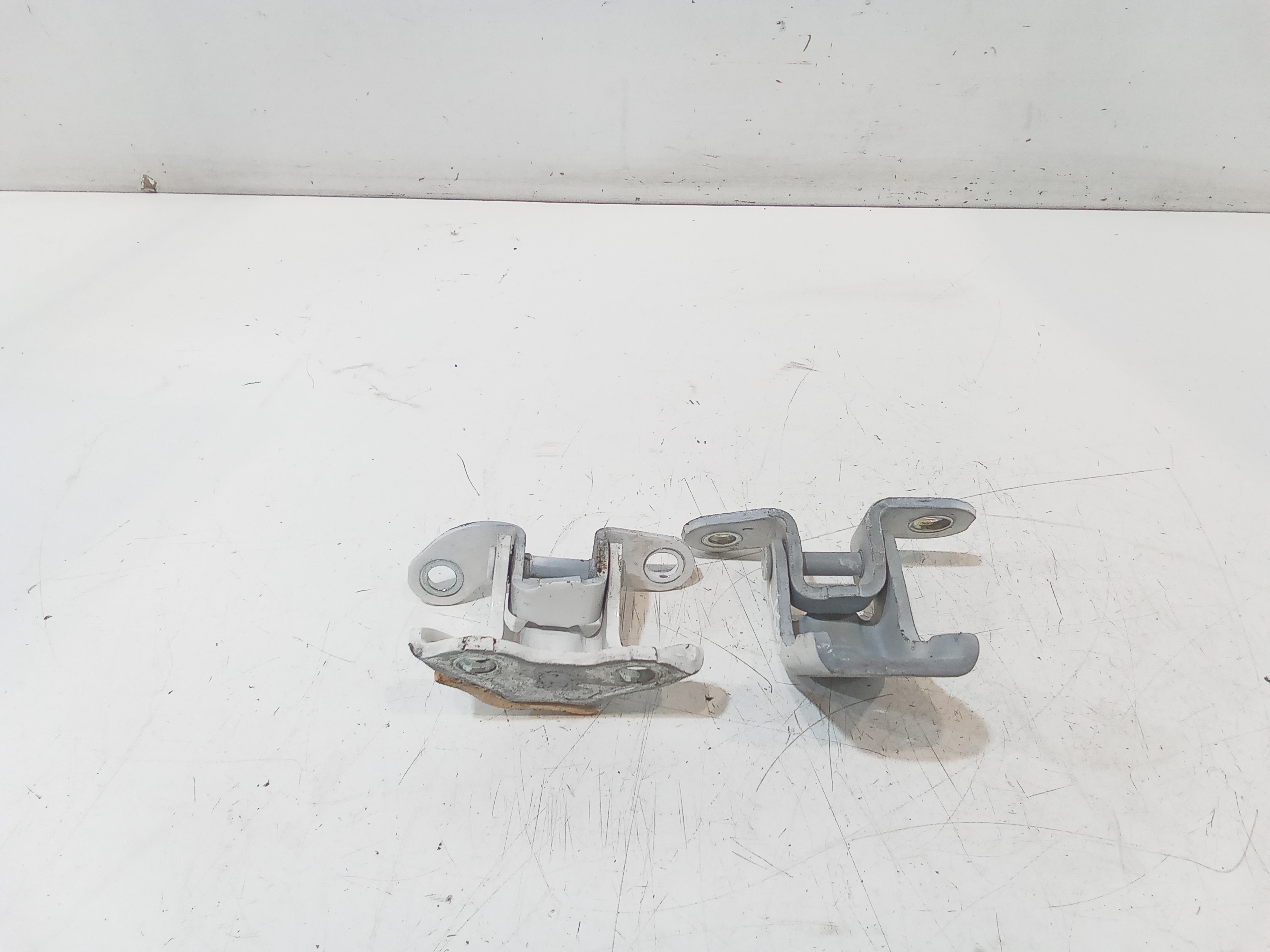 Cerniera Inf. Porta Post. Sinistro + Cerniera Porta Post. Sinistro Usato