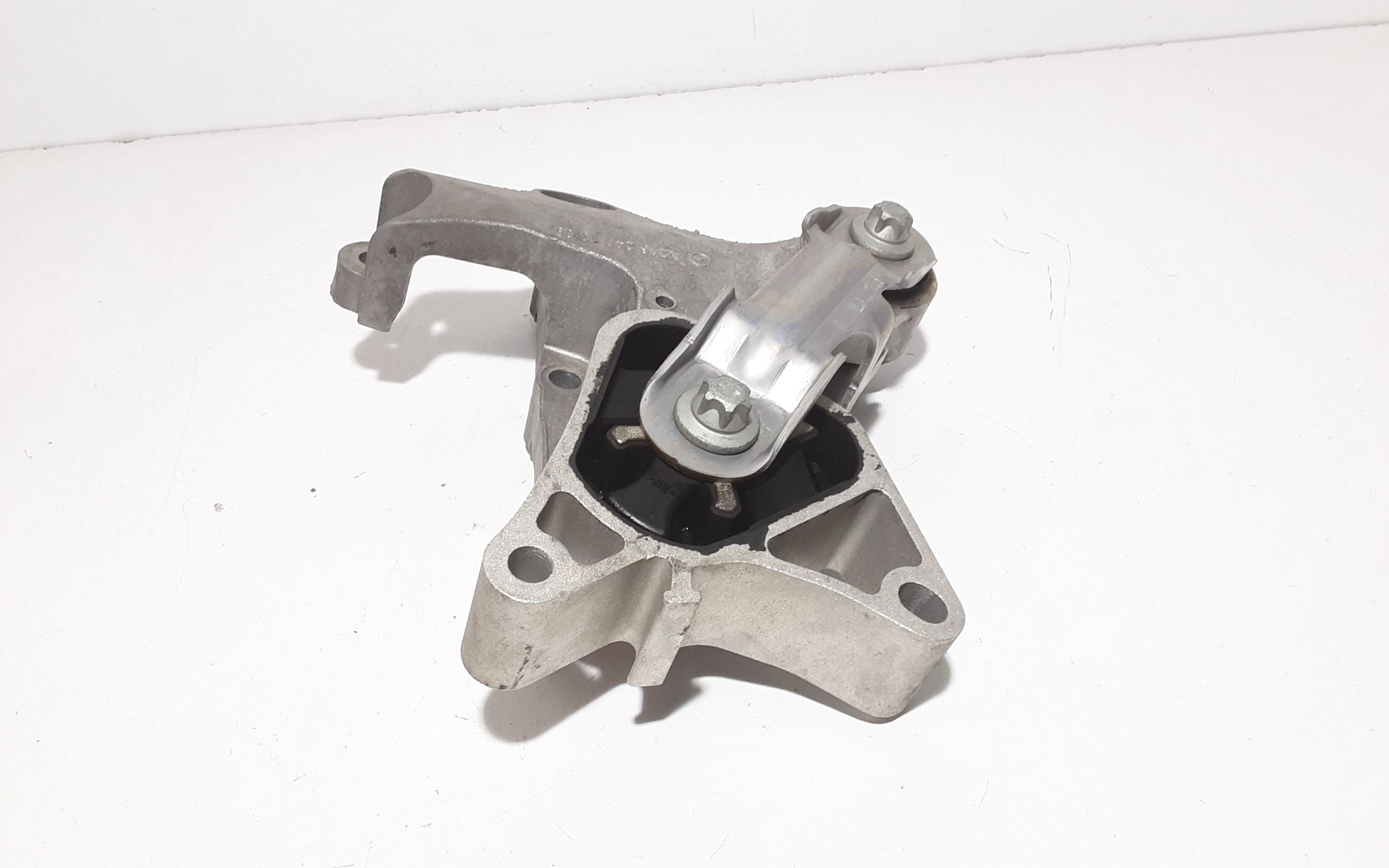 Piastra Alloggiamento Supporto Motore (Con Eventuale Bielletta O Tirante Associato) Usato