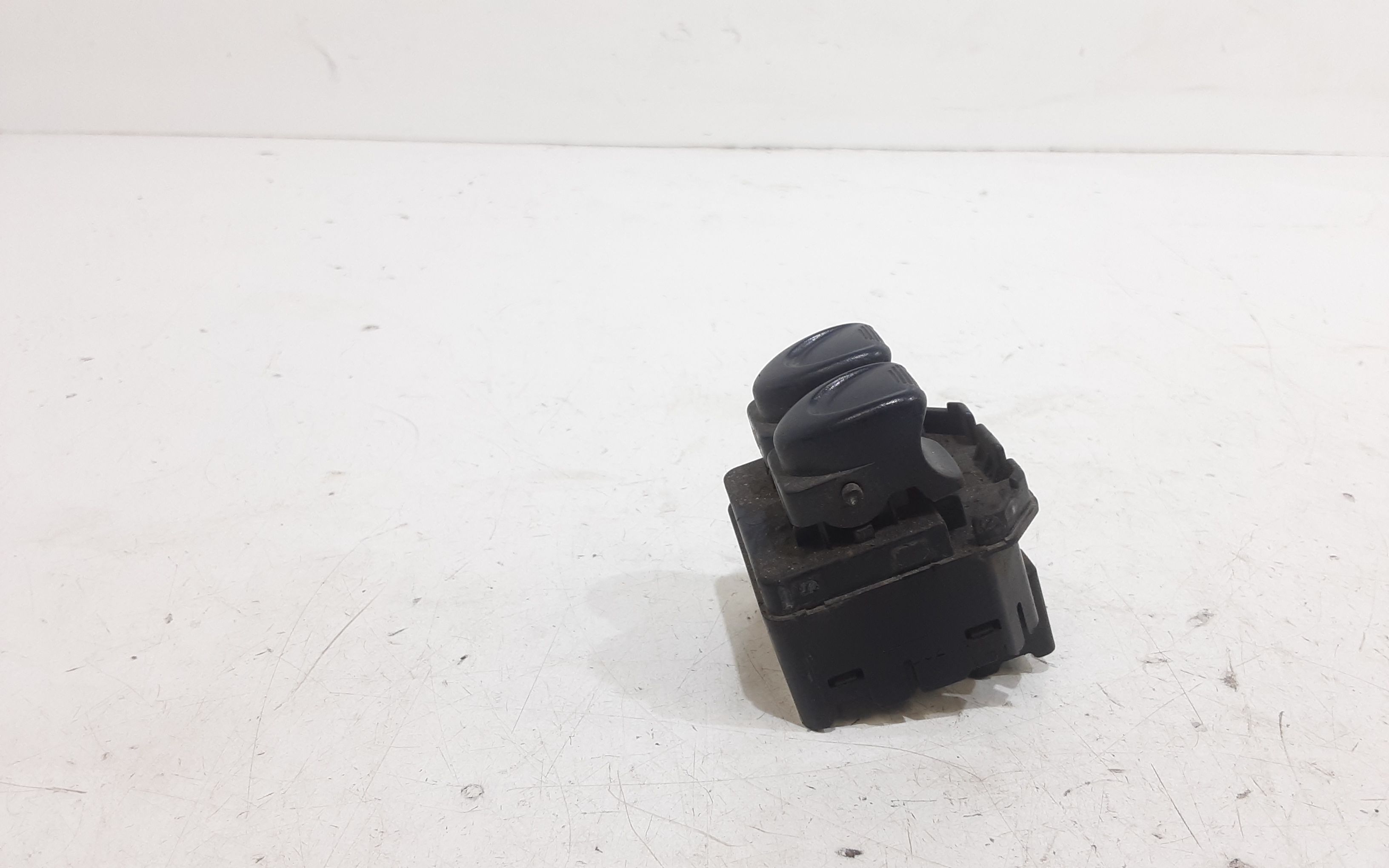 Interruttore Alzacristalli Porta Ant. Sinistro Usato