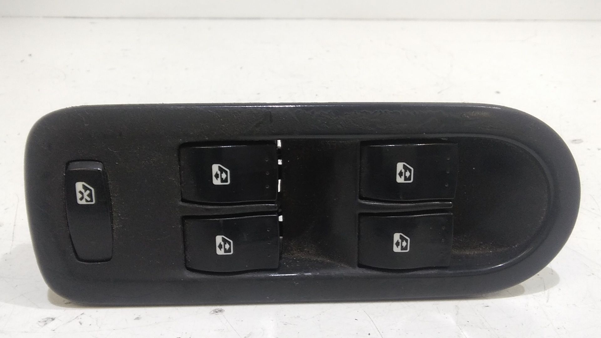 Interruttore Alzacristalli Porta Ant. Sinistro 8200107772 Usato