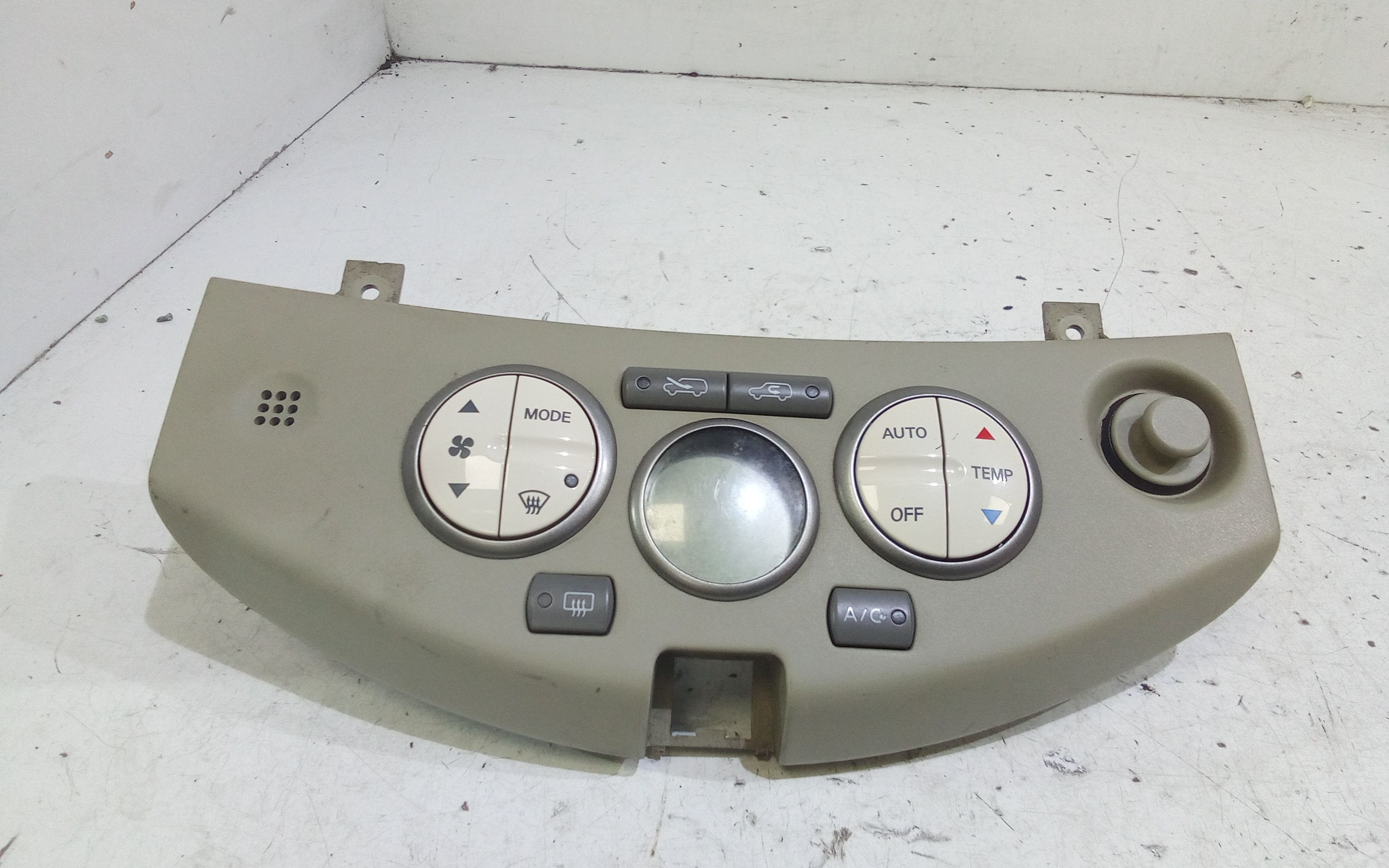 Blocco Comando Climatizzazione 27510AX74A Usato