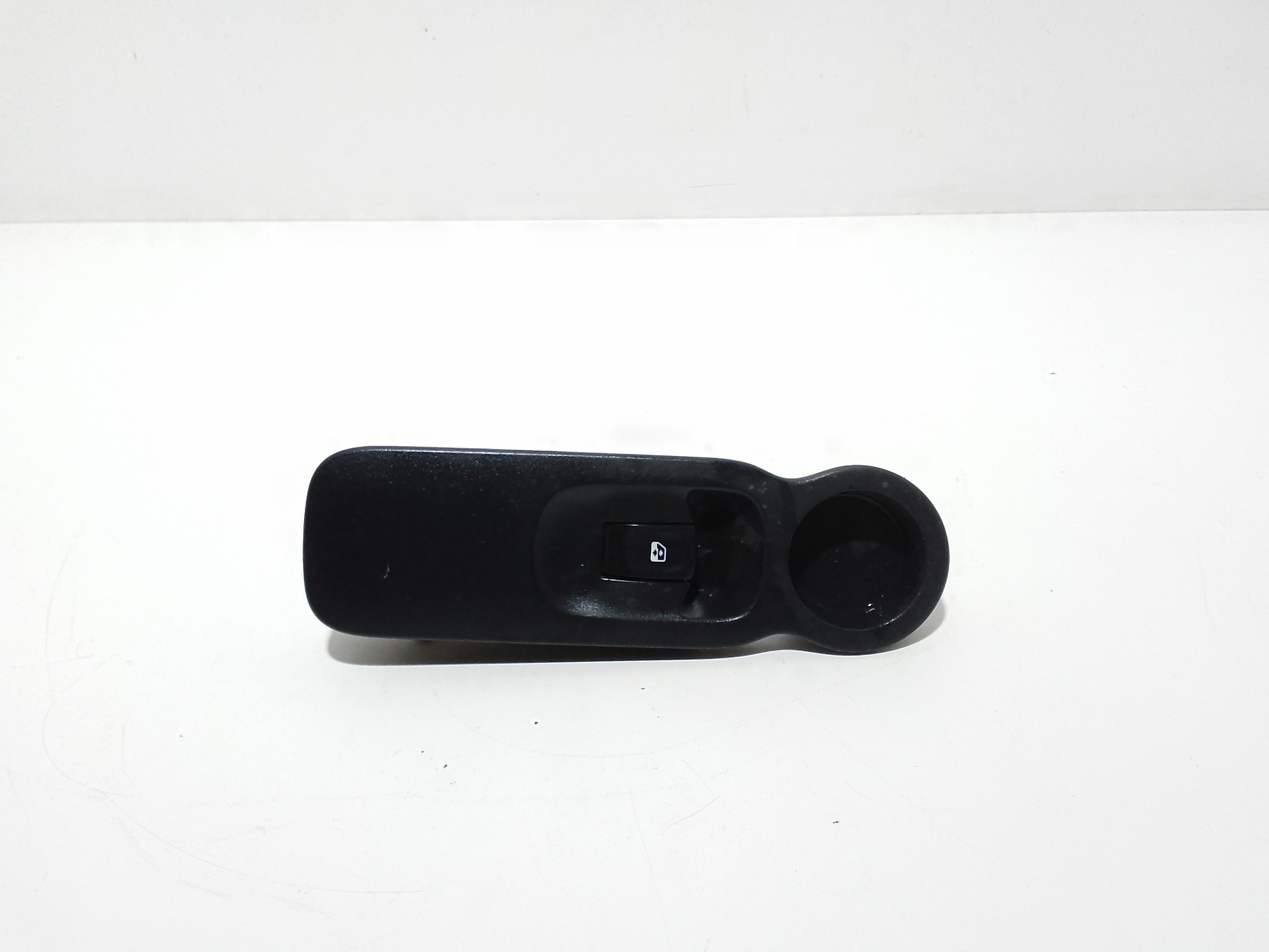 Interruttore Alzacristalli Porta Ant. Destro 8200214936 Usato