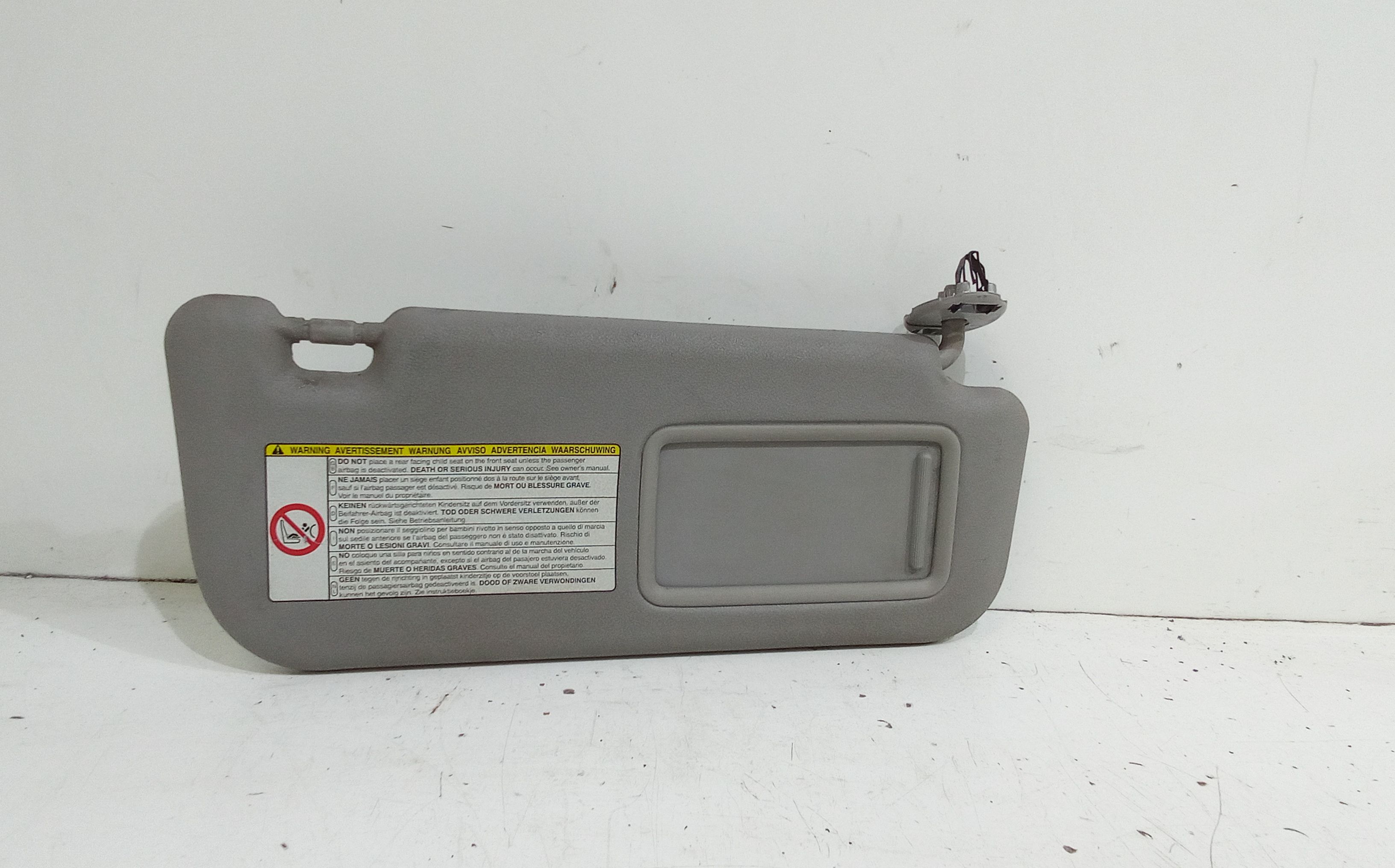 Aletta Parasole Parabrezza Destro 7431052531B0 Usato