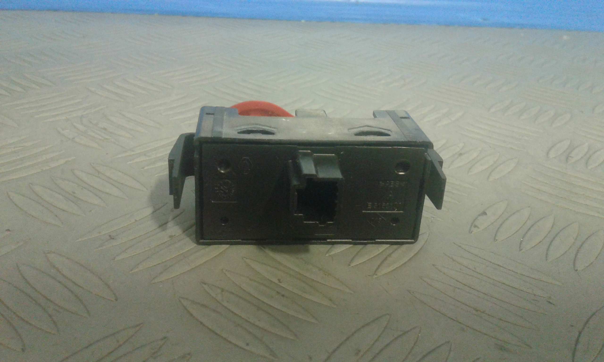 Interruttore Luci Emergenza 252103766R Usato