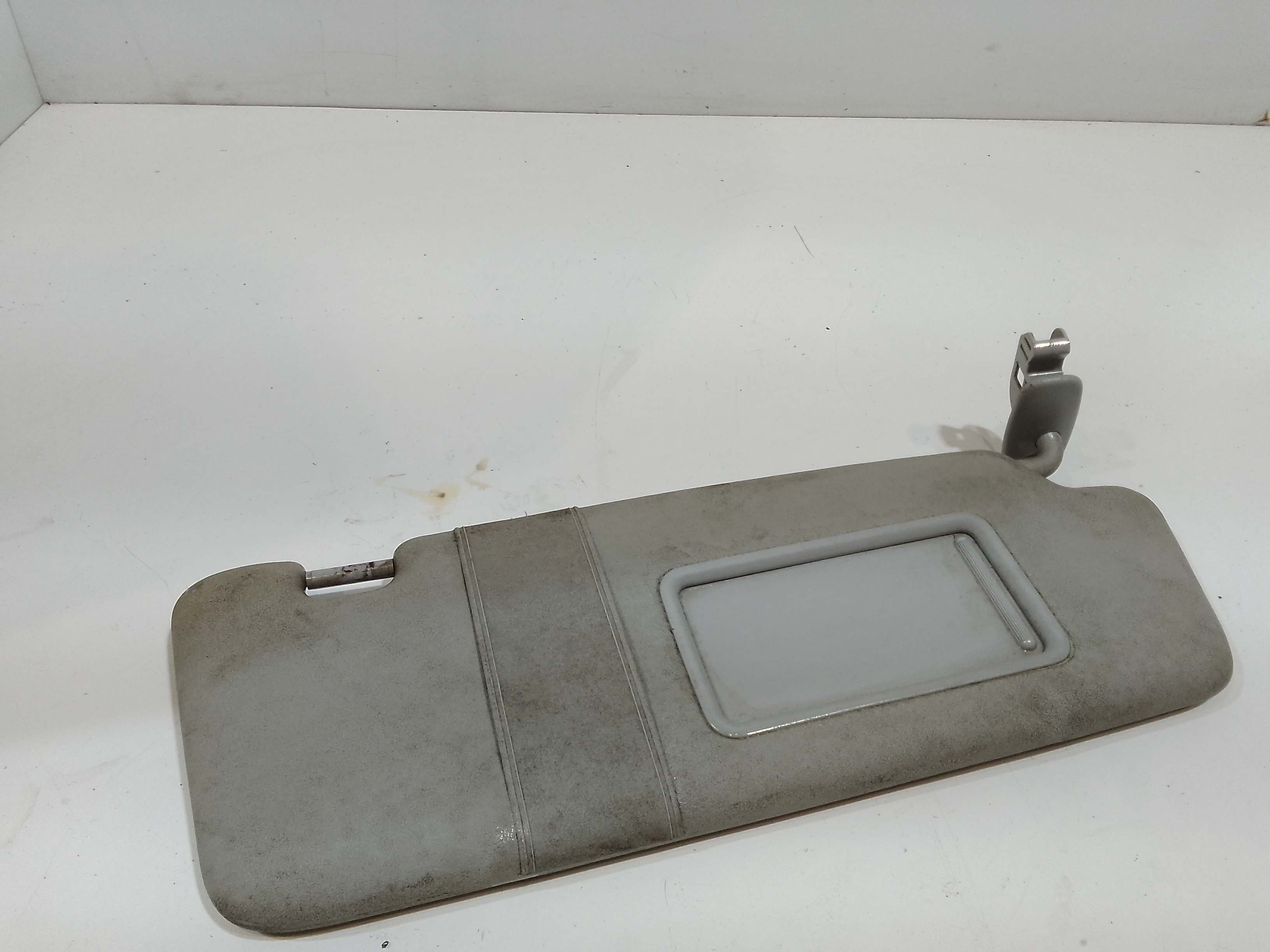 Aletta Parasole Parabrezza Destro 8D0857552Q46E Usato