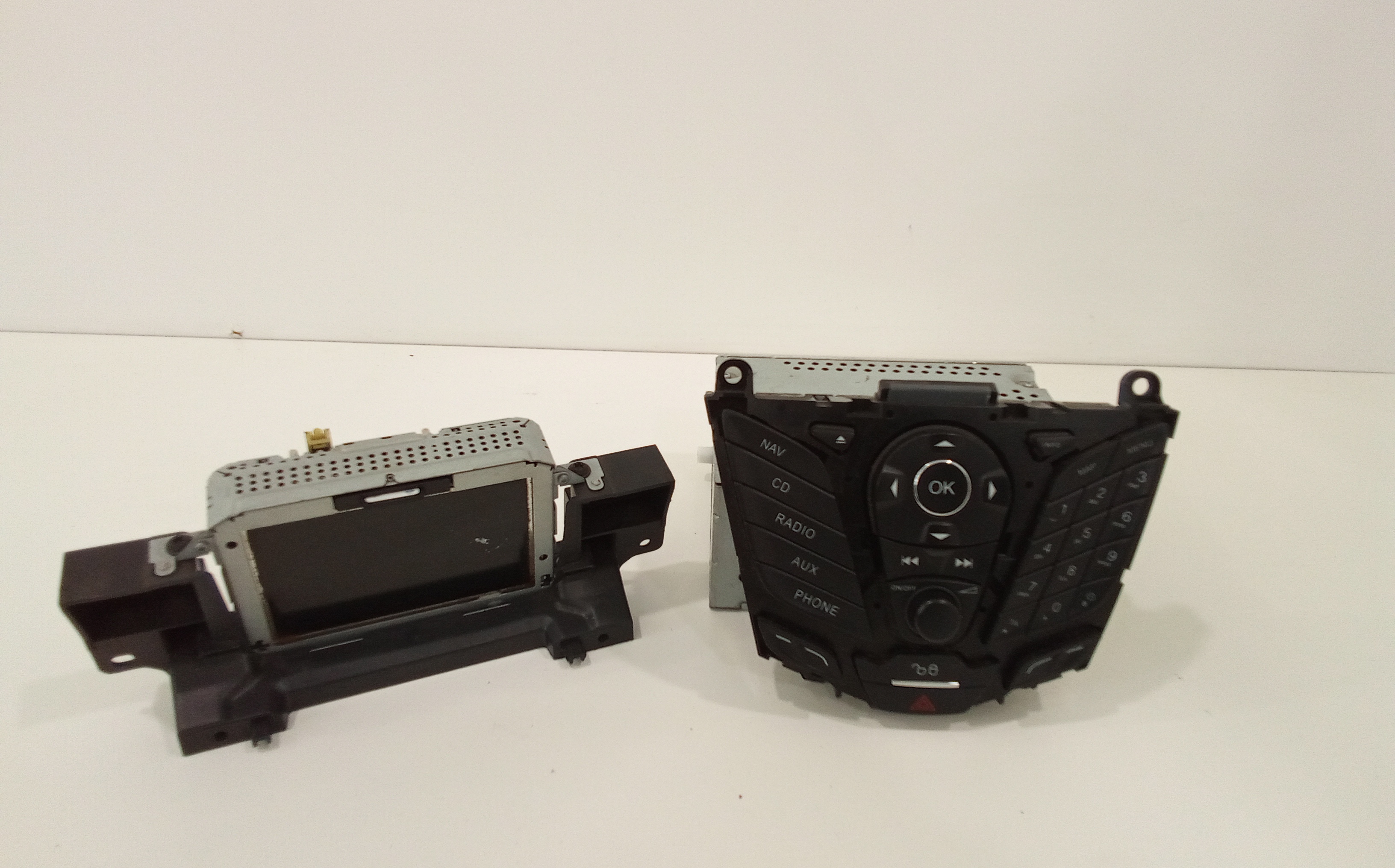 Radio C/sistema Di Navigatore Satellitare Usato