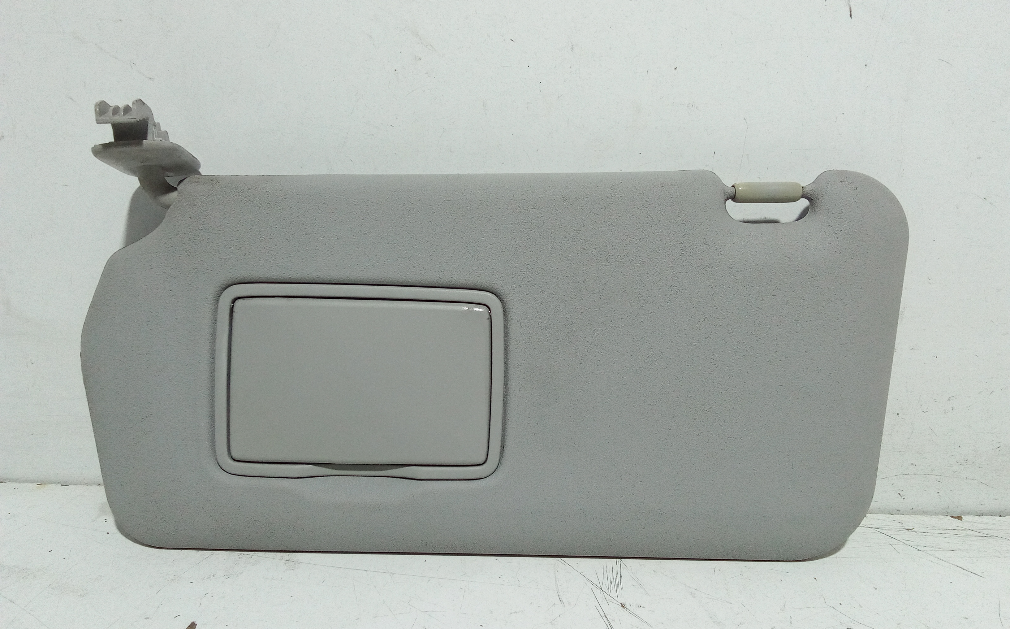 Aletta Parasole Parabrezza Sinistro CC2969320C75 Usato