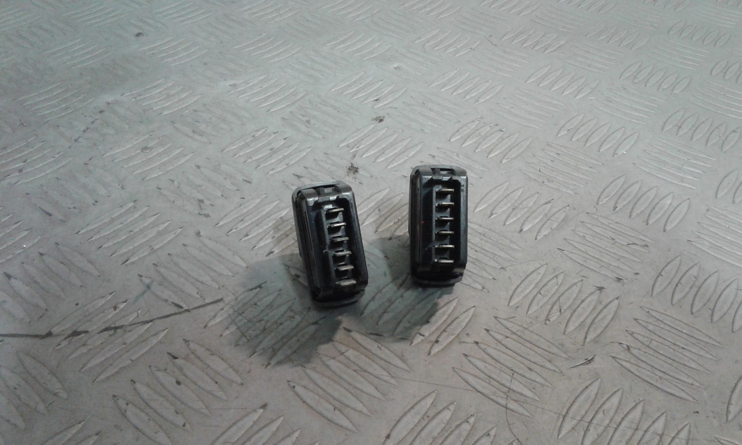 Interruttore Alzacristalli Porta Ant. Sinistro 7700432963 Usato