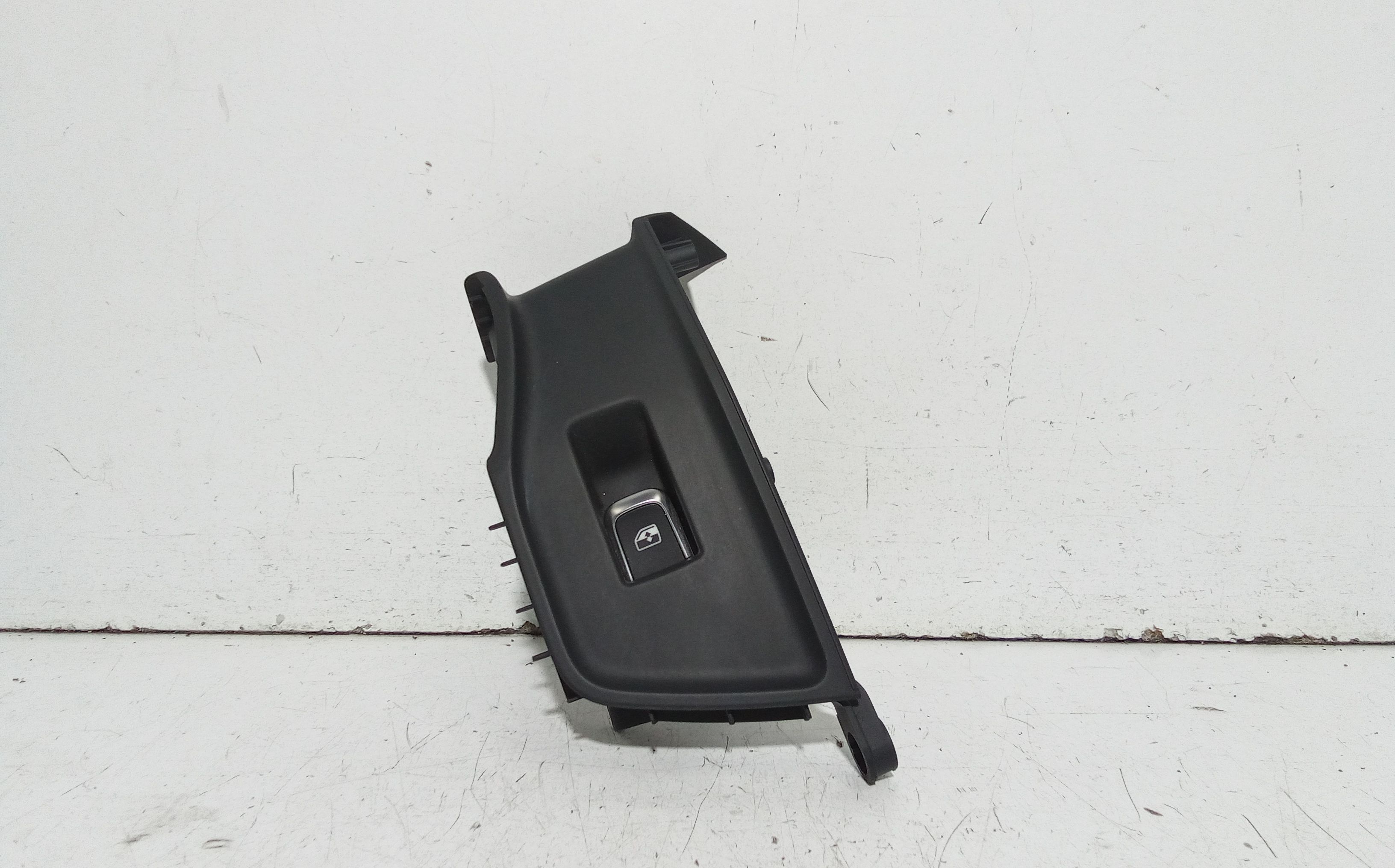 Interruttore Alzacristalli Porta Post. Destro 8V0959855B Usato