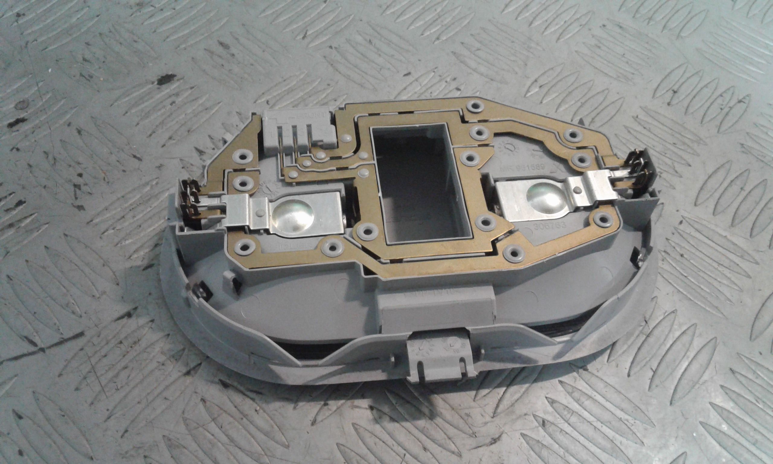 Luce Cortesia Ant. Tetto MR951589HA Usato