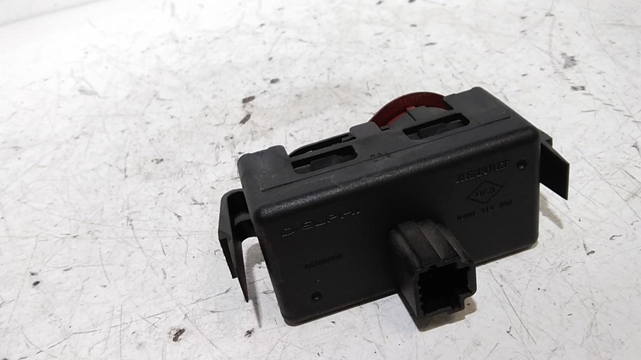 Interruttore Luci Emergenza 252103766R Usato