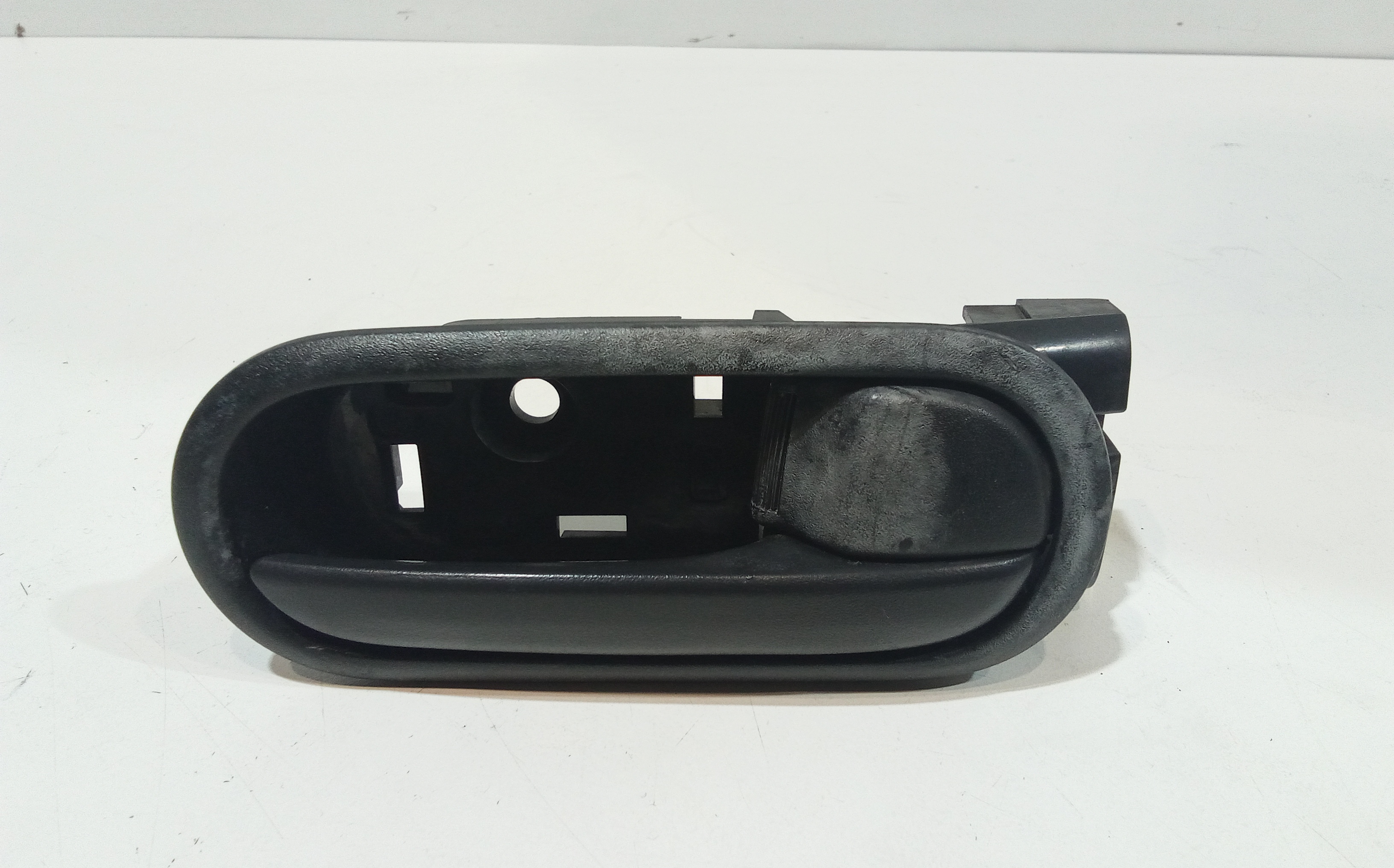 Maniglia Int. Apertura Porta Post. Destro D65158330A02 Usato