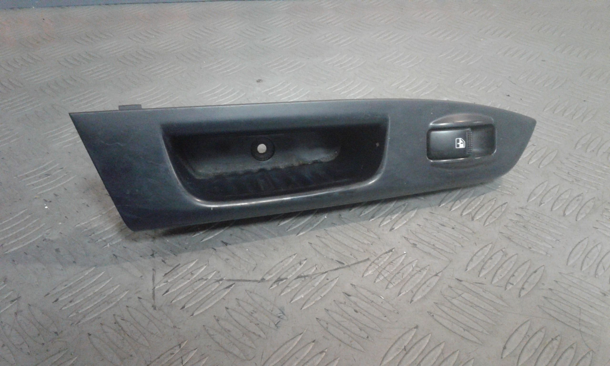 Interruttore Alzacristalli Porta Post. Sinistro Usato