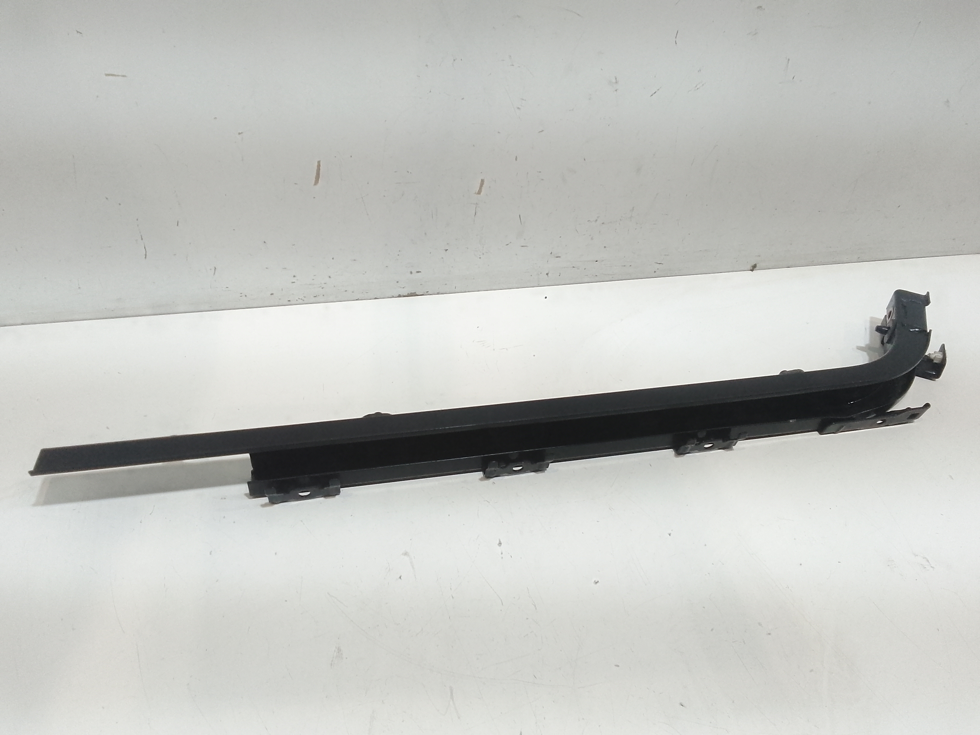 Guida Centr. Porta Scorrevole Destro, Guida Centr. Porta Scorrevole Sinistro, Guida Inf. Porta Scorrevole Destro, Guida Inf. Porta Scorrevole Sinistro, Guida Sup. Porta Scorrevole Destro, Guida Sup. Porta Scorrevole Sinistro Usato