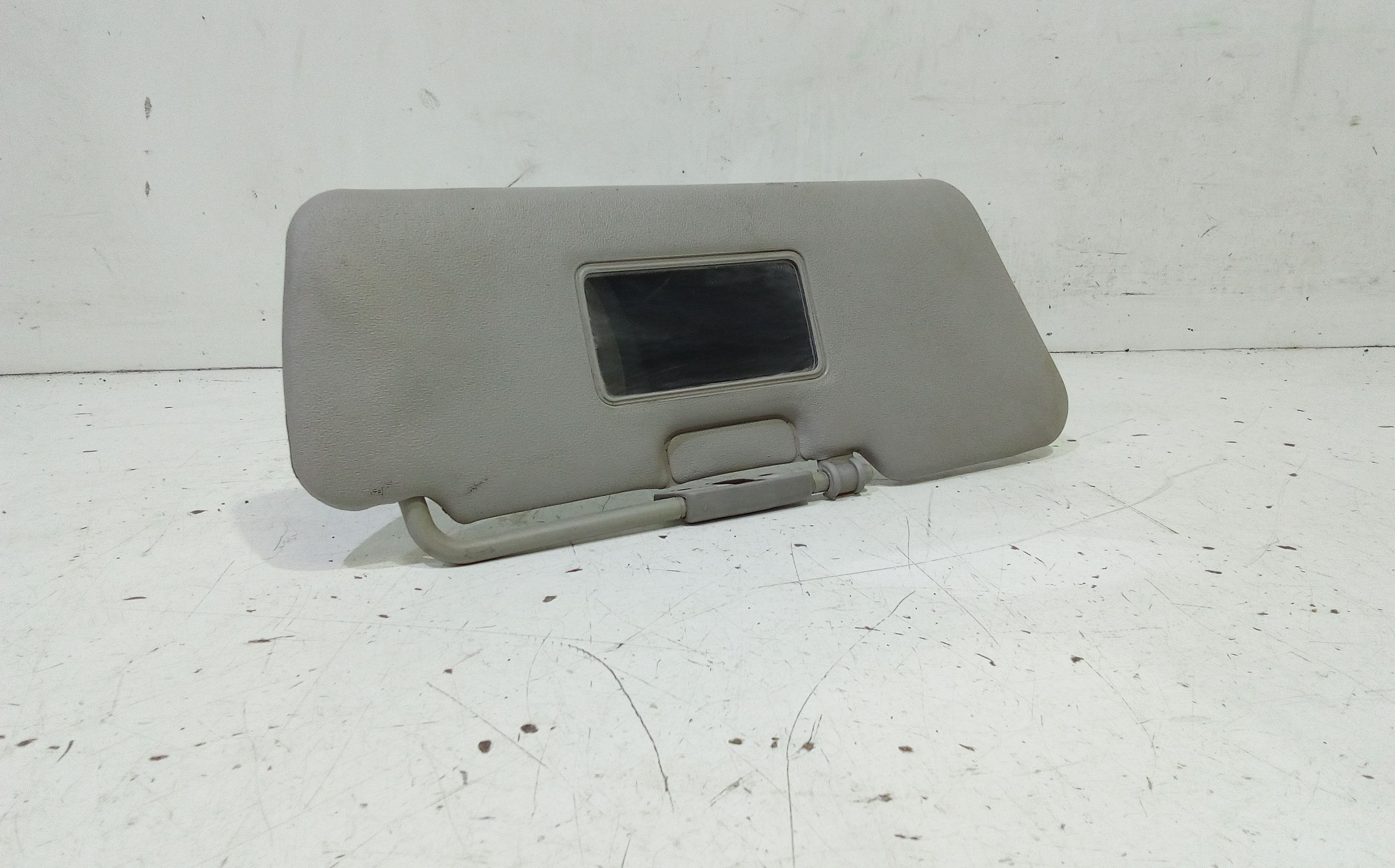 Aletta Parasole Parabrezza Destro 735244339 Usato