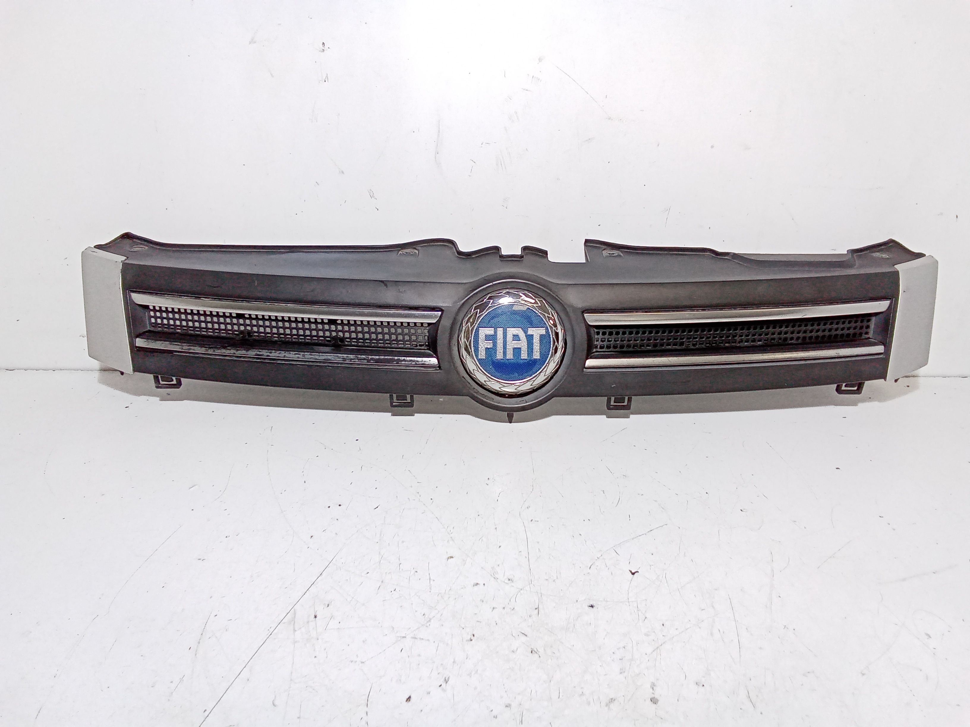 Griglia 735363745 Usato