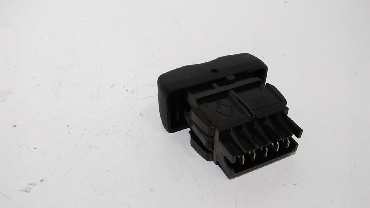 Interruttore Chiusura Di Sicurezza 8200870250 Usato