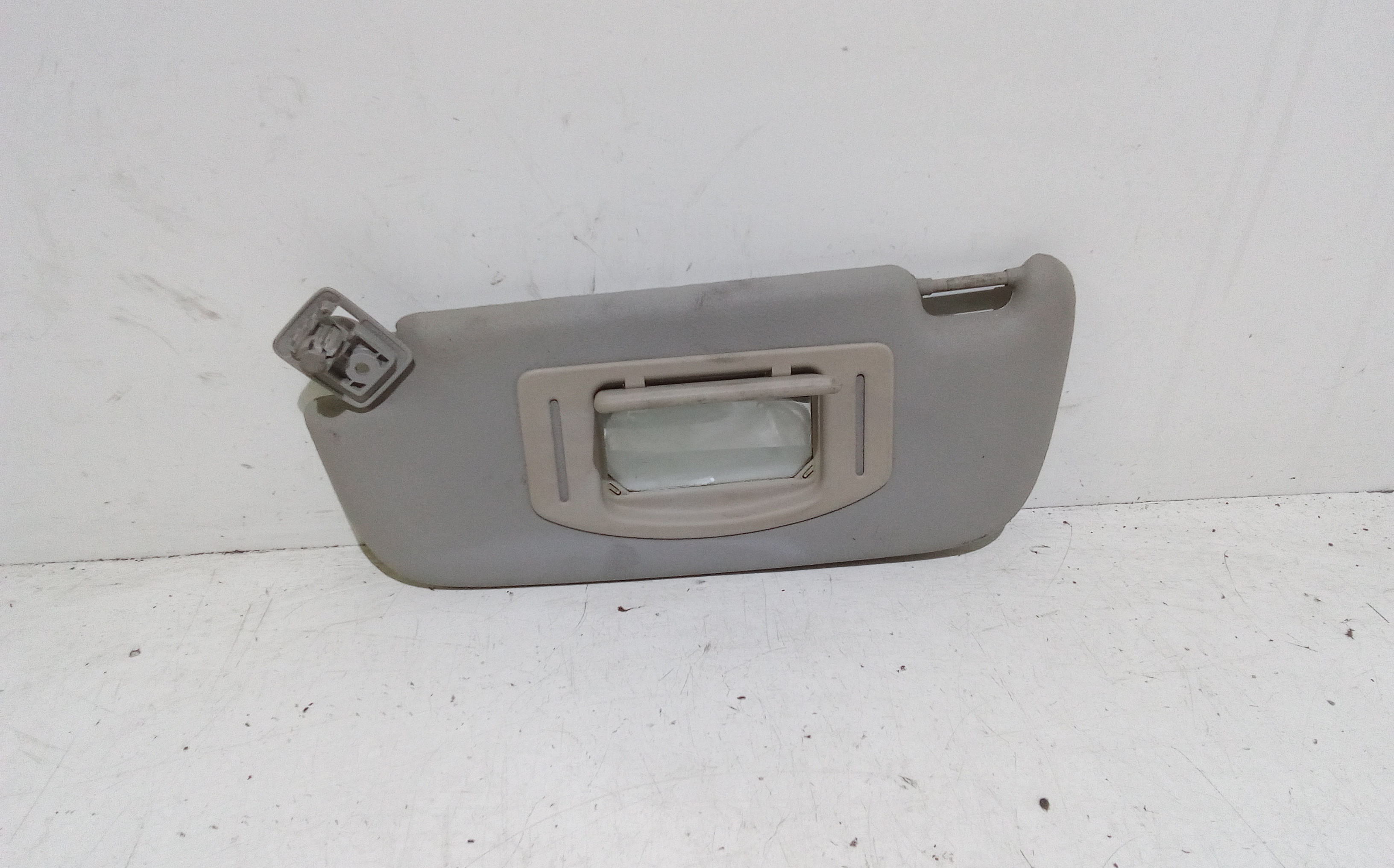 Aletta Parasole Parabrezza Sinistro A4548100910CH0A Usato