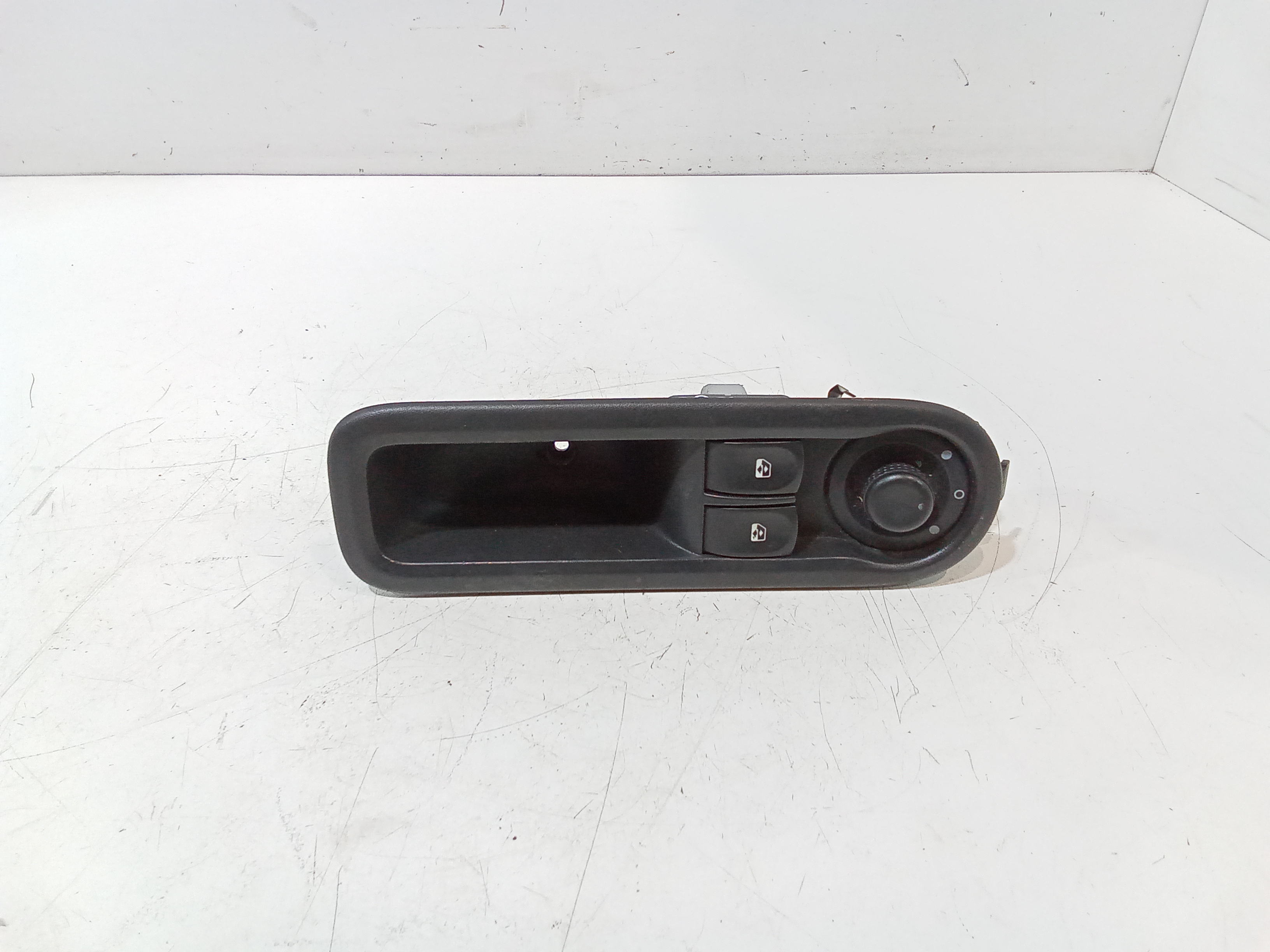 Interruttore Alzacristalli Porta Ant. Sinistro 8200214939 Usato