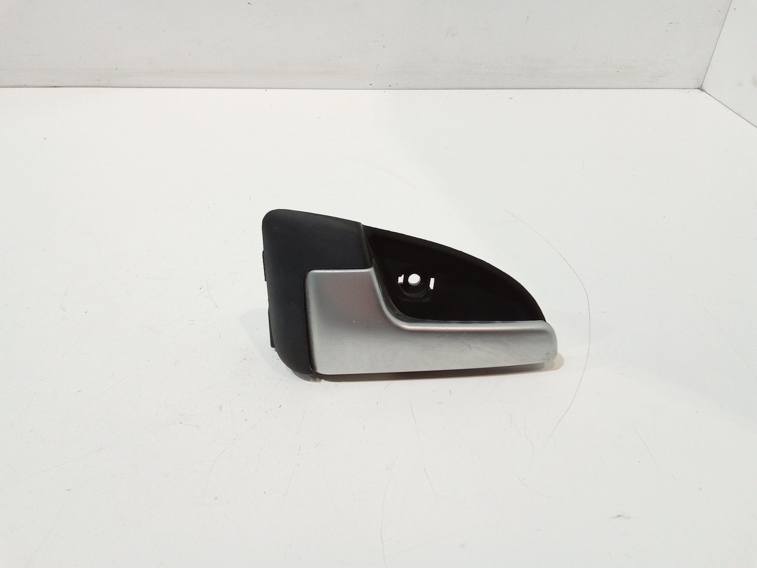 Maniglia Int. Apertura Porta Ant. Sinistro 826101H000EQ Usato