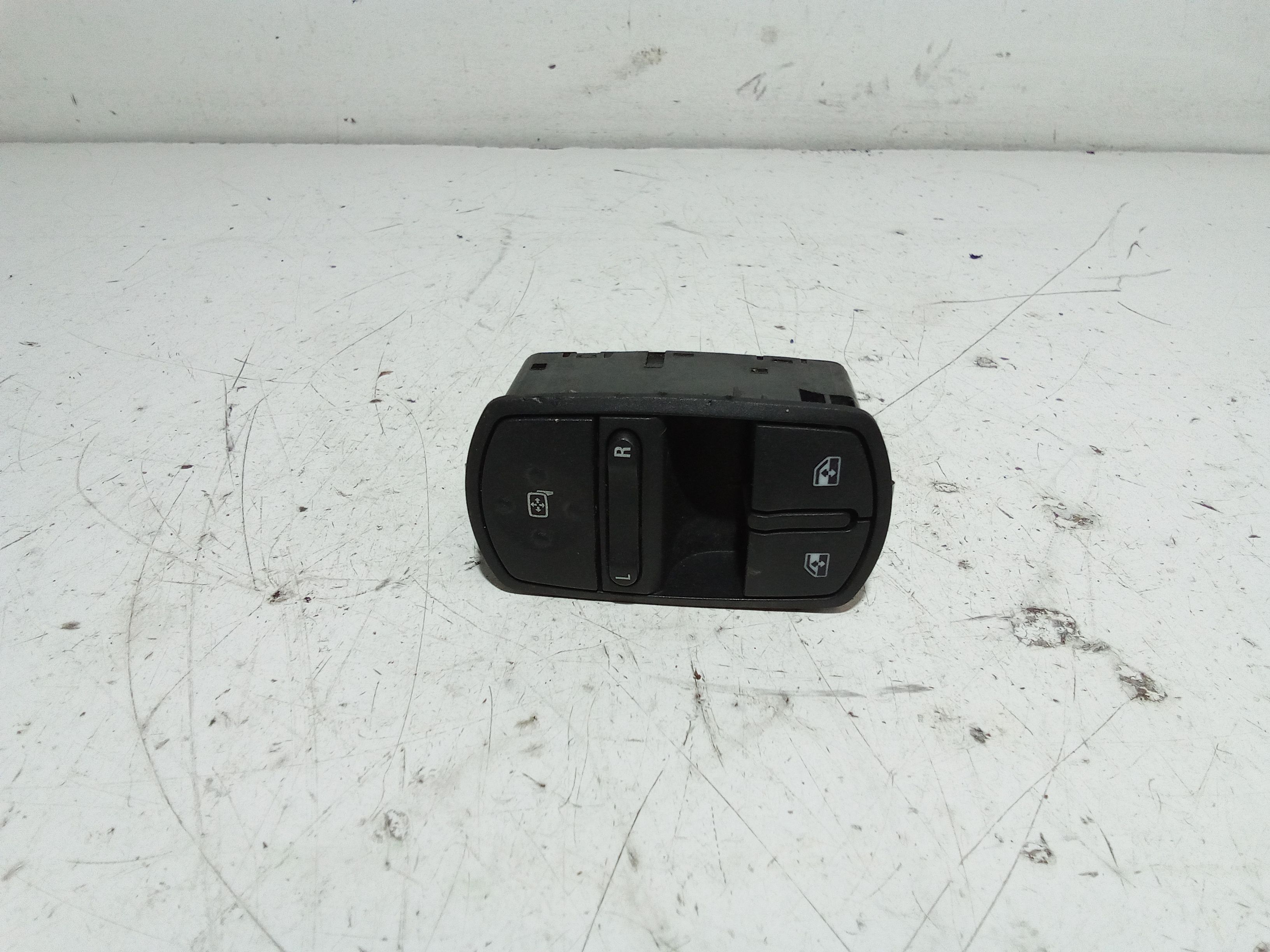 Interruttore Alzacristalli Porta Ant. Sinistro Usato