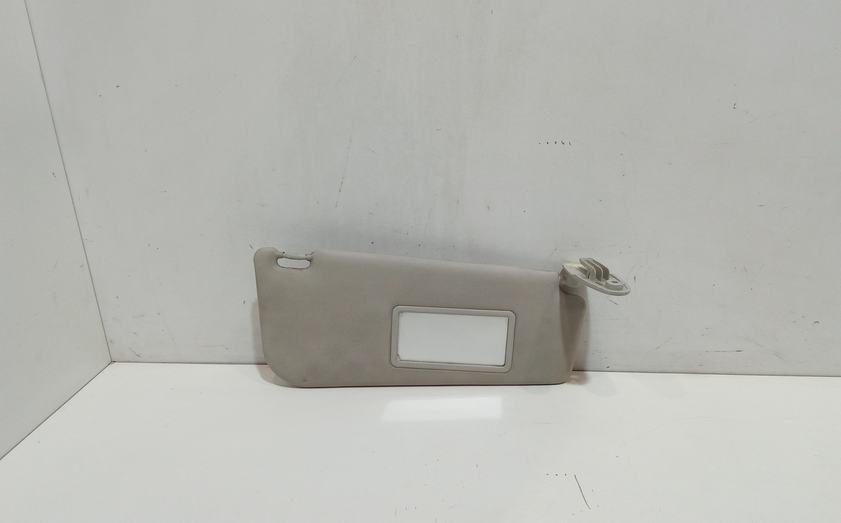 Aletta Parasole Parabrezza Destro 735338206 Usato