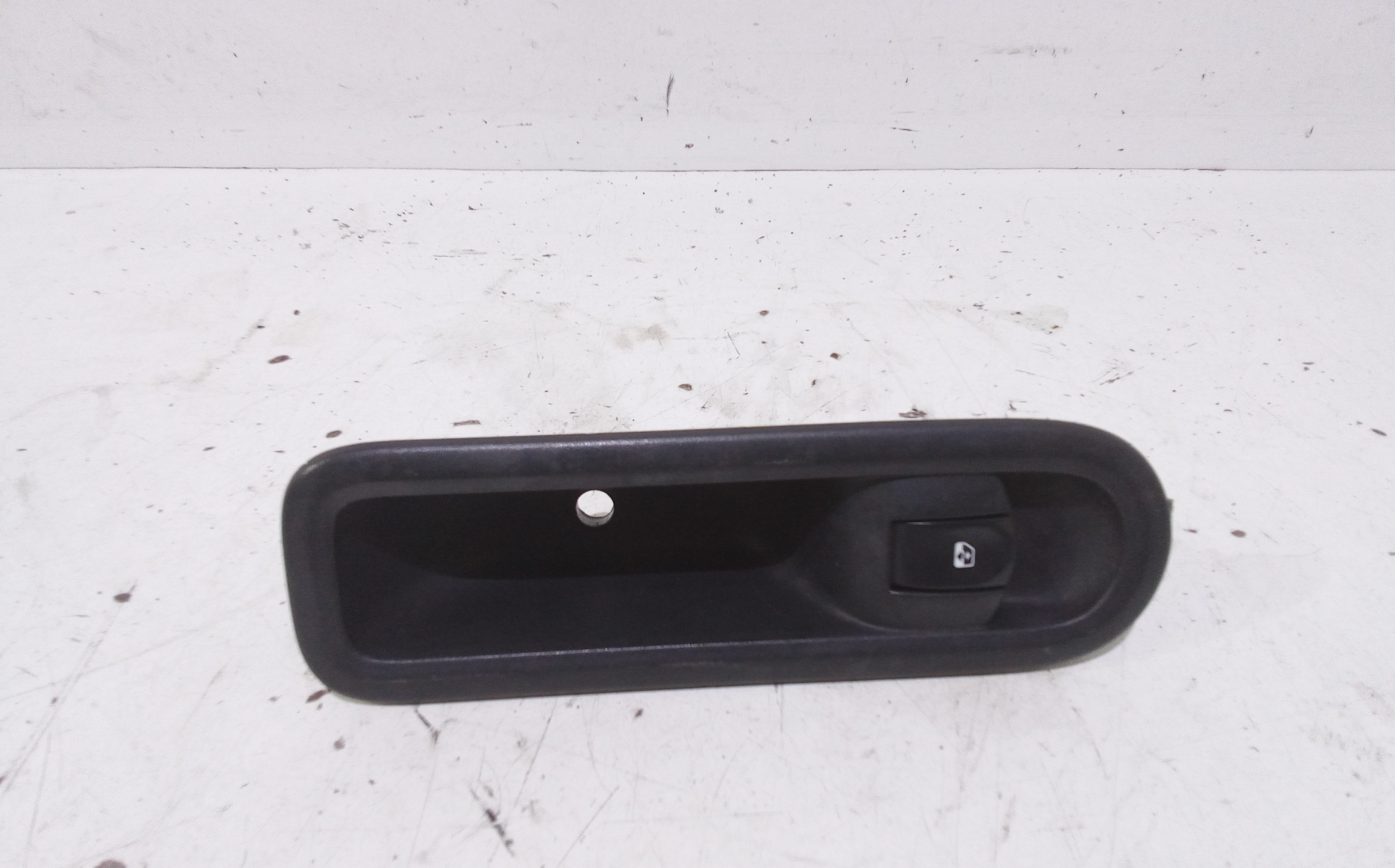 Interruttore Alzacristalli Porta Ant. Destro 8200214936 Usato