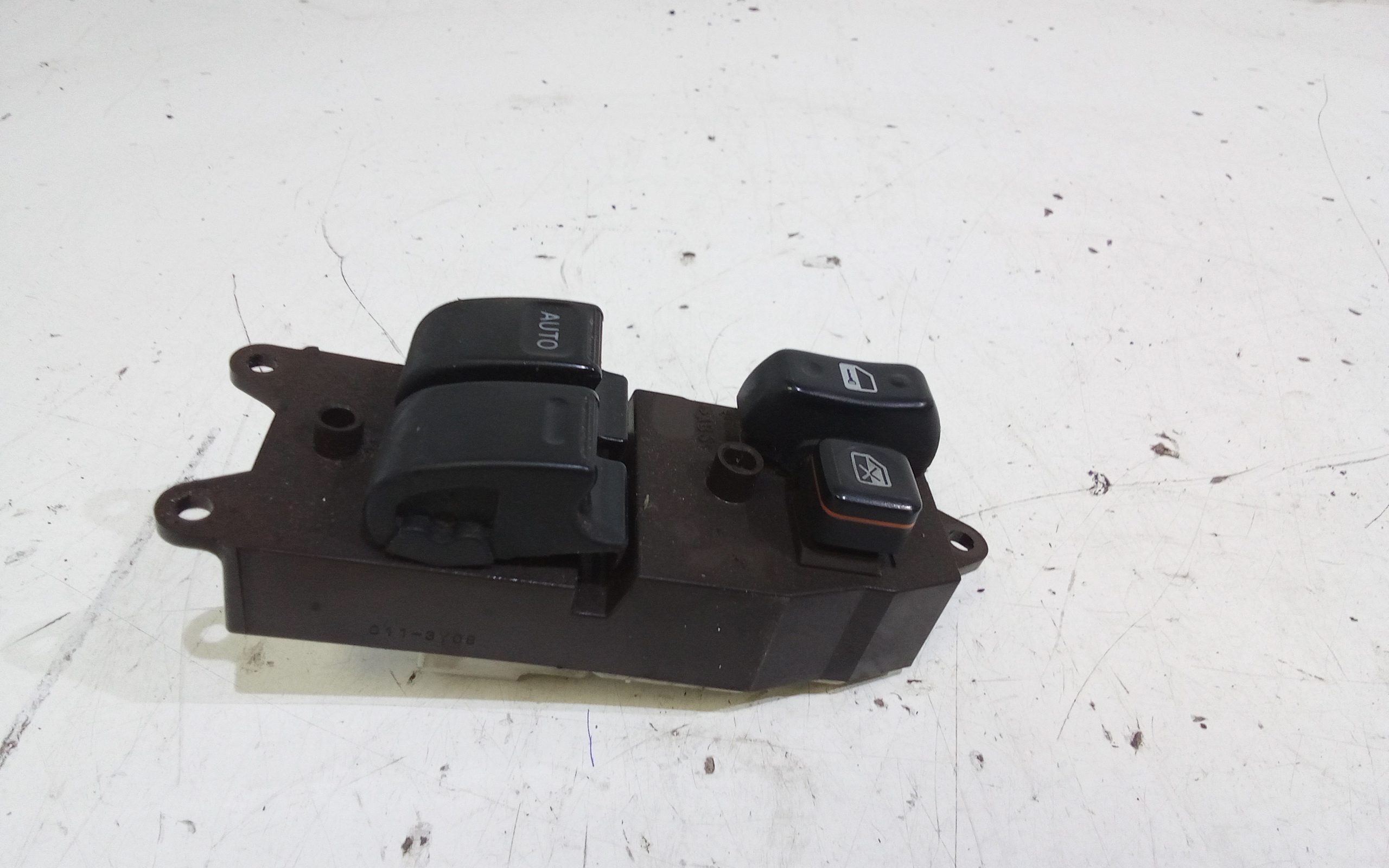 Interruttore Alzacristalli Porta Ant. Sinistro 8482010100 Usato