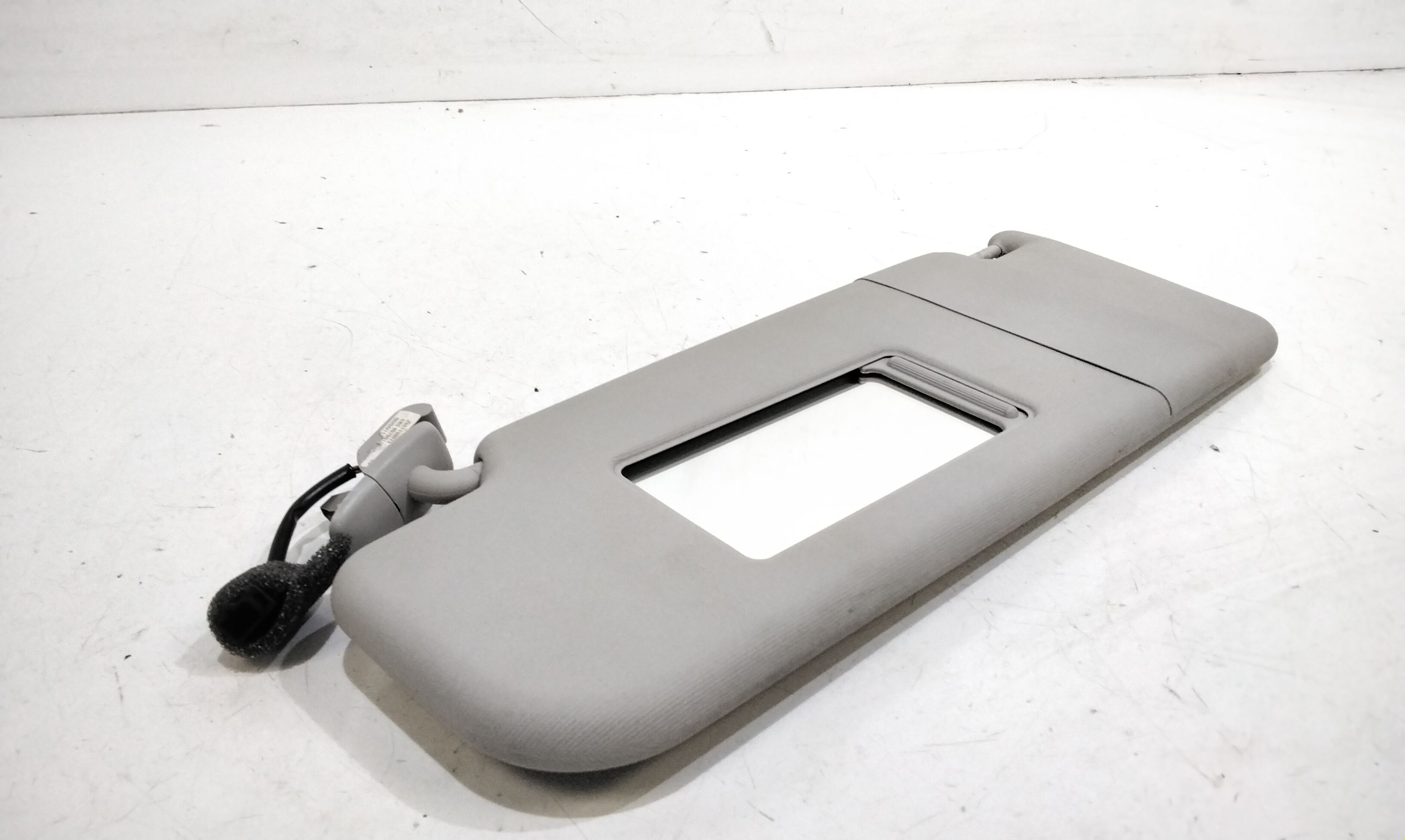 Aletta Parasole Parabrezza Sinistro 6R0857551K2F4 Usato