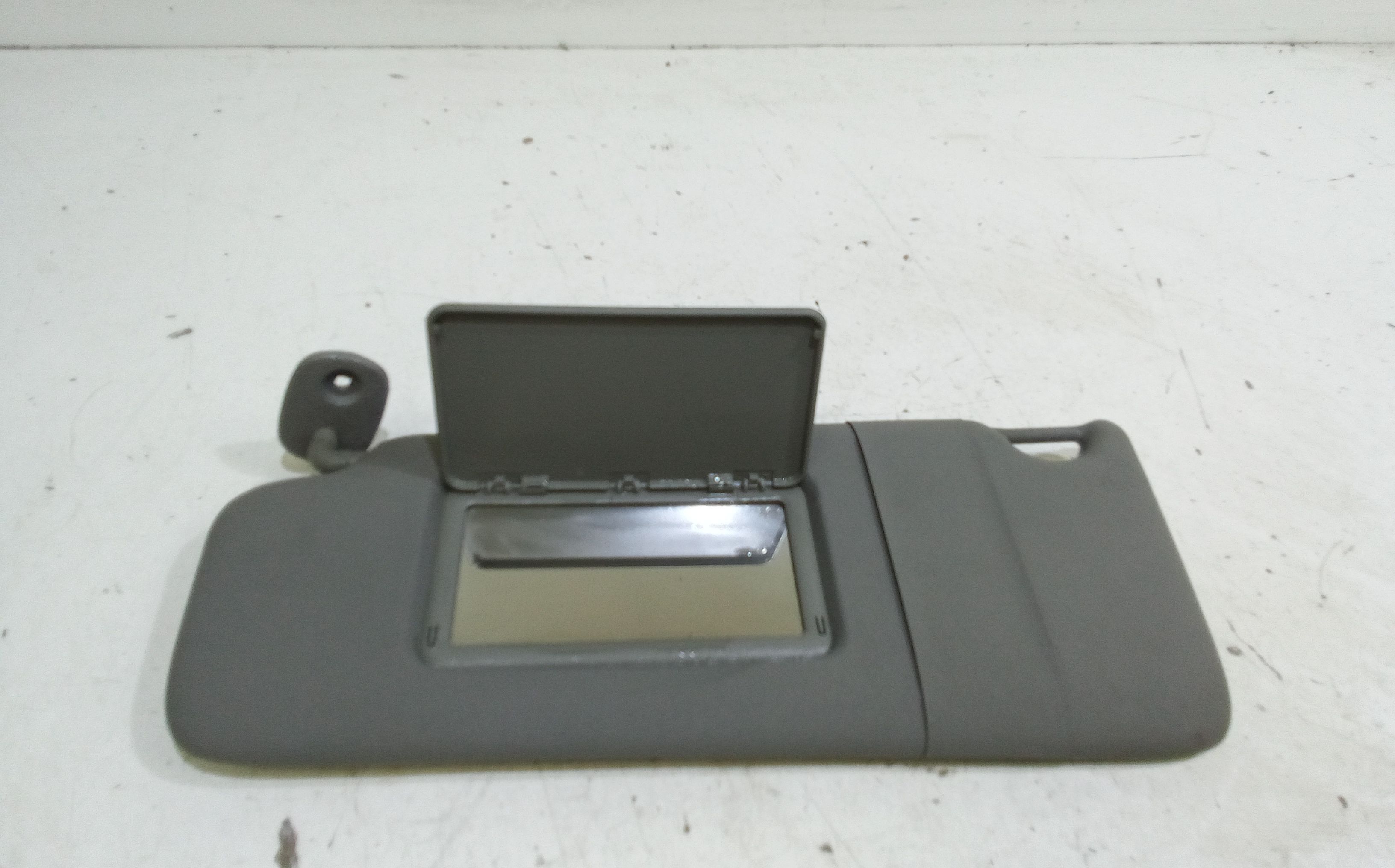 Aletta Parasole Parabrezza Sinistro 8200249085 Usato