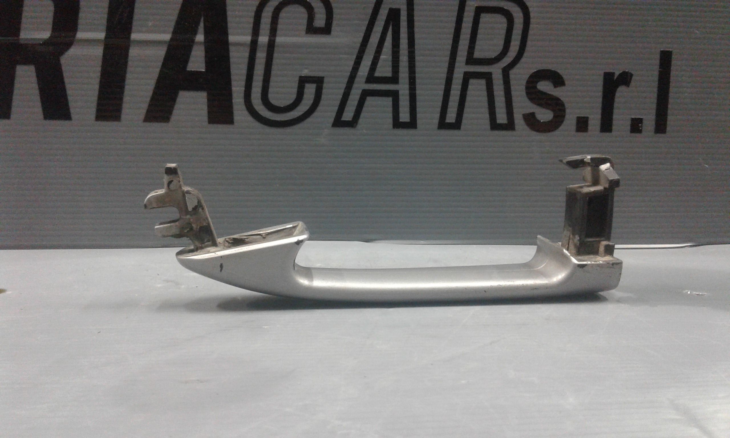 Maniglia Porta Ant. Destro A1687660001 Usato