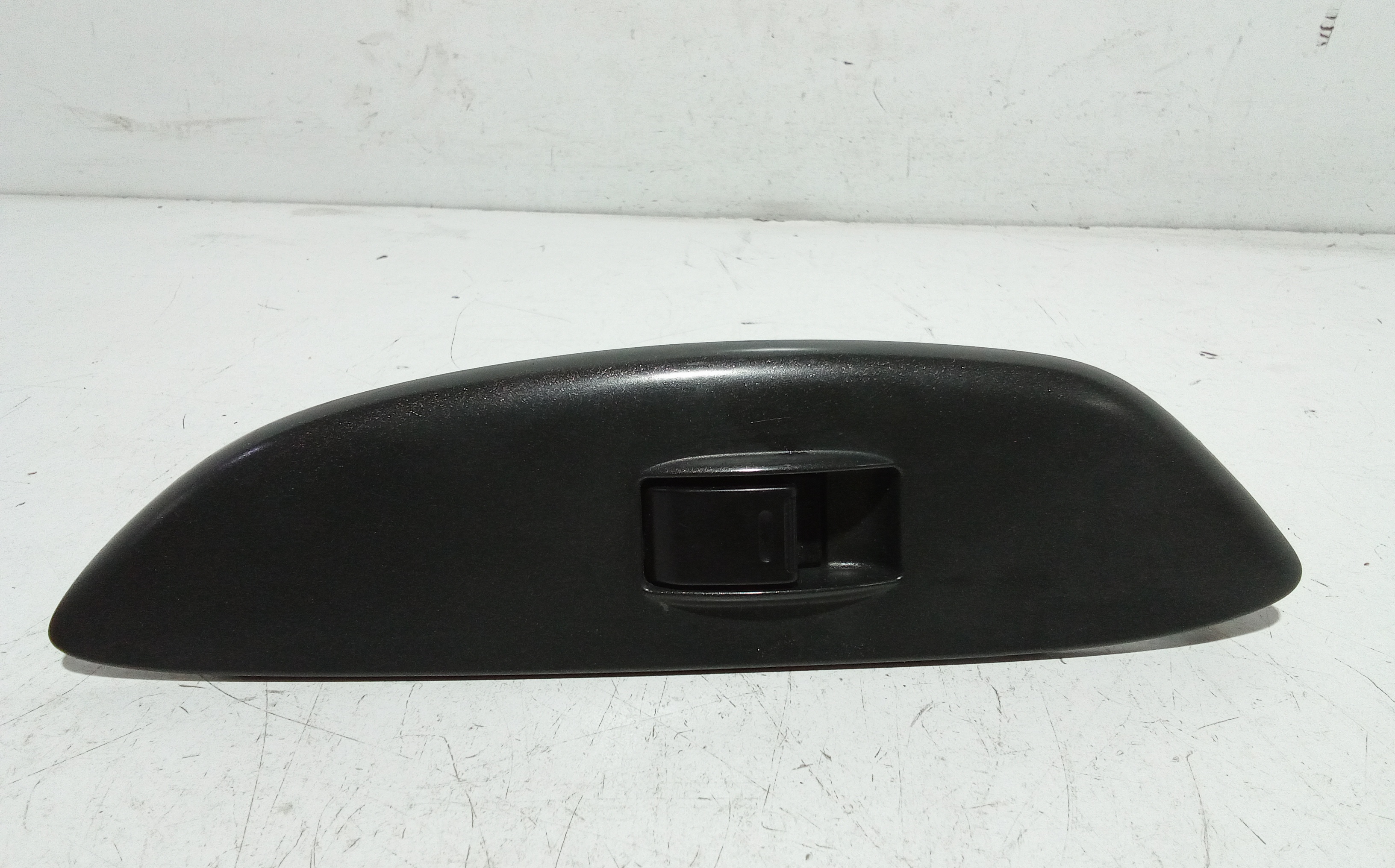 Interruttore Alzacristalli Porta Ant. Destro 8481012080 Usato