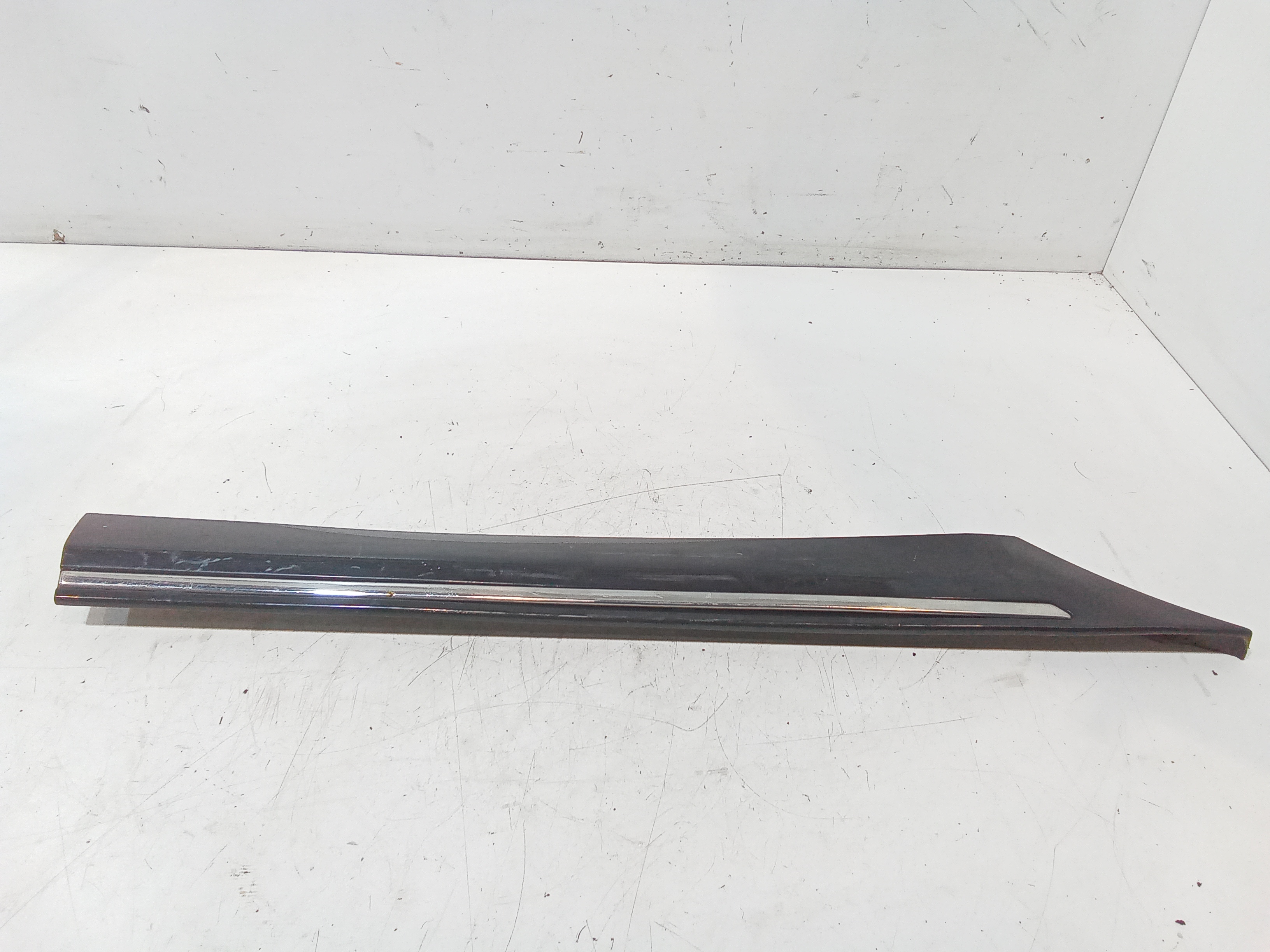 Modanatura Montante Ant. Porta Post. Destro A2036901087 Usato