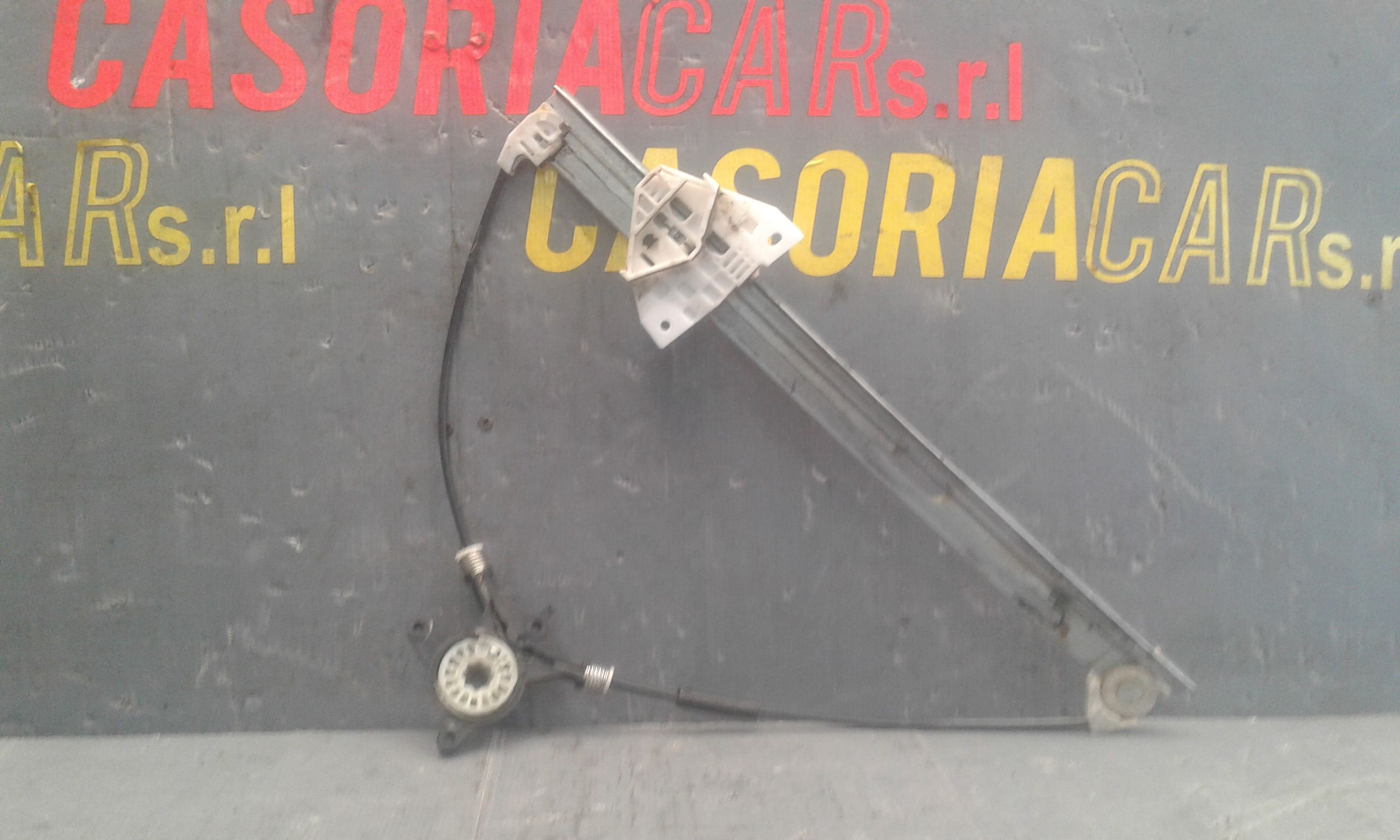 Alzacristallo Porta Ant. Destro BP4K58590A Usato