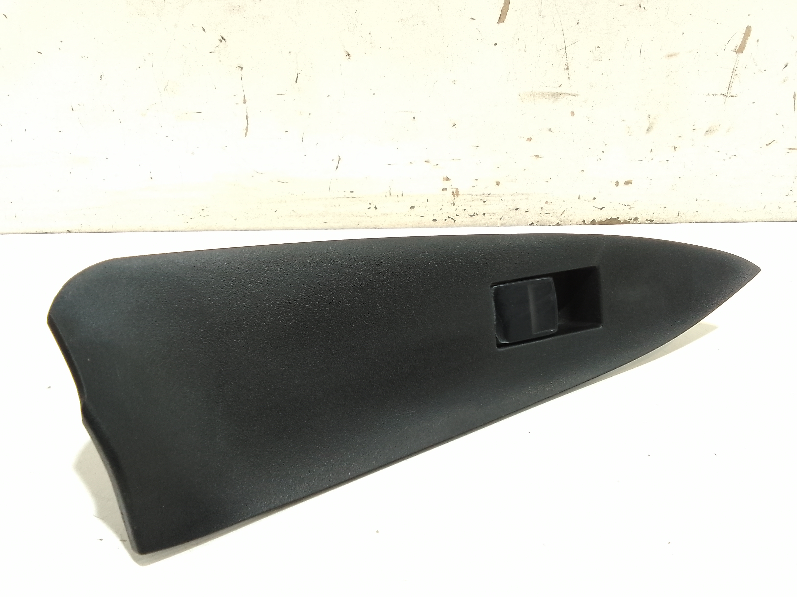 Interruttore Alzacristalli Porta Post. Destro 8481052030 Usato