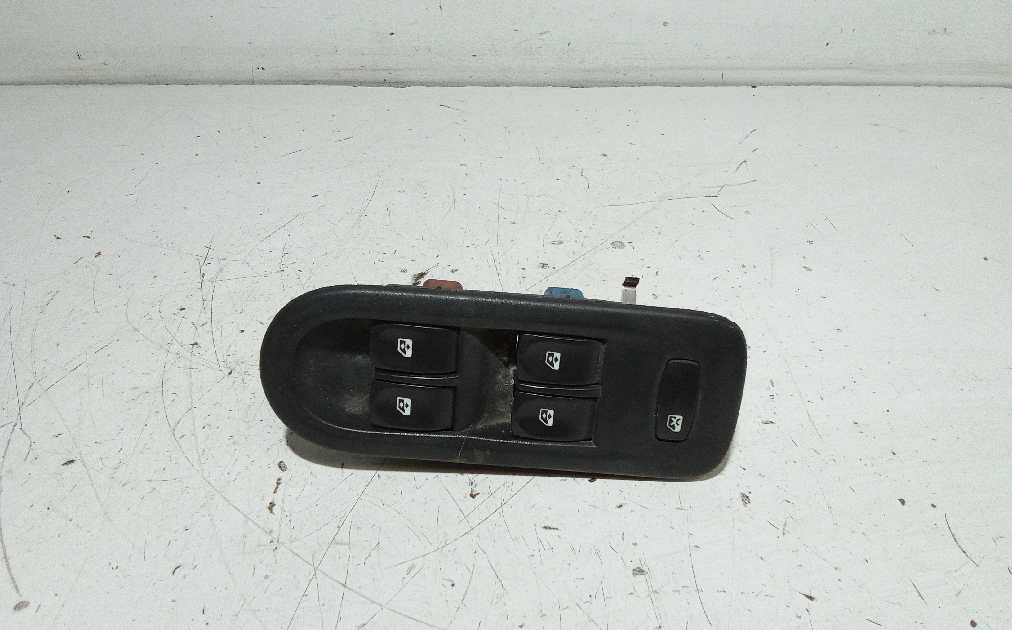 Interruttore Alzacristalli Porta Ant. Sinistro 8200214939 Usato