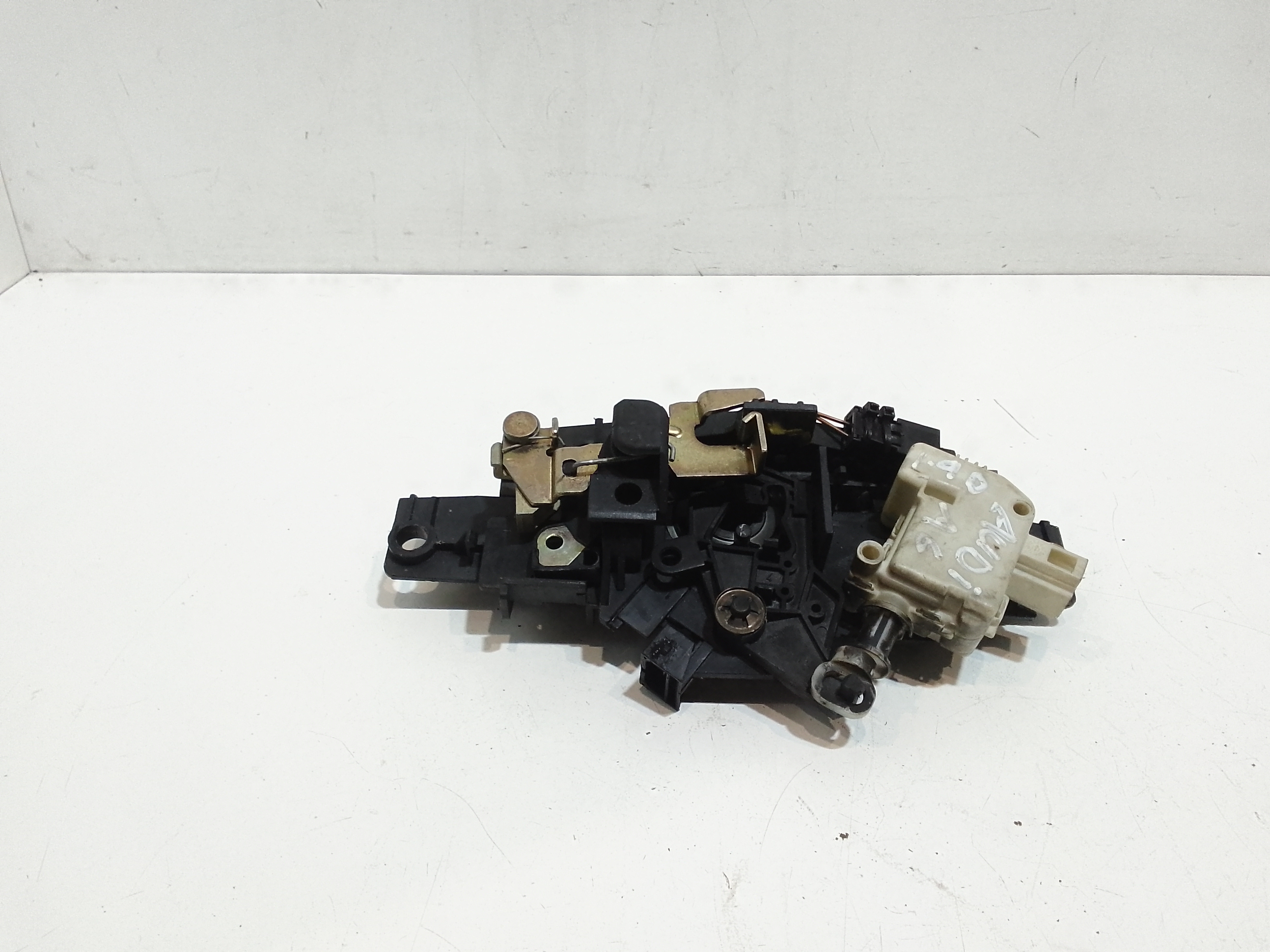 Serratura Cofano Ant. 4F0823509B Usato