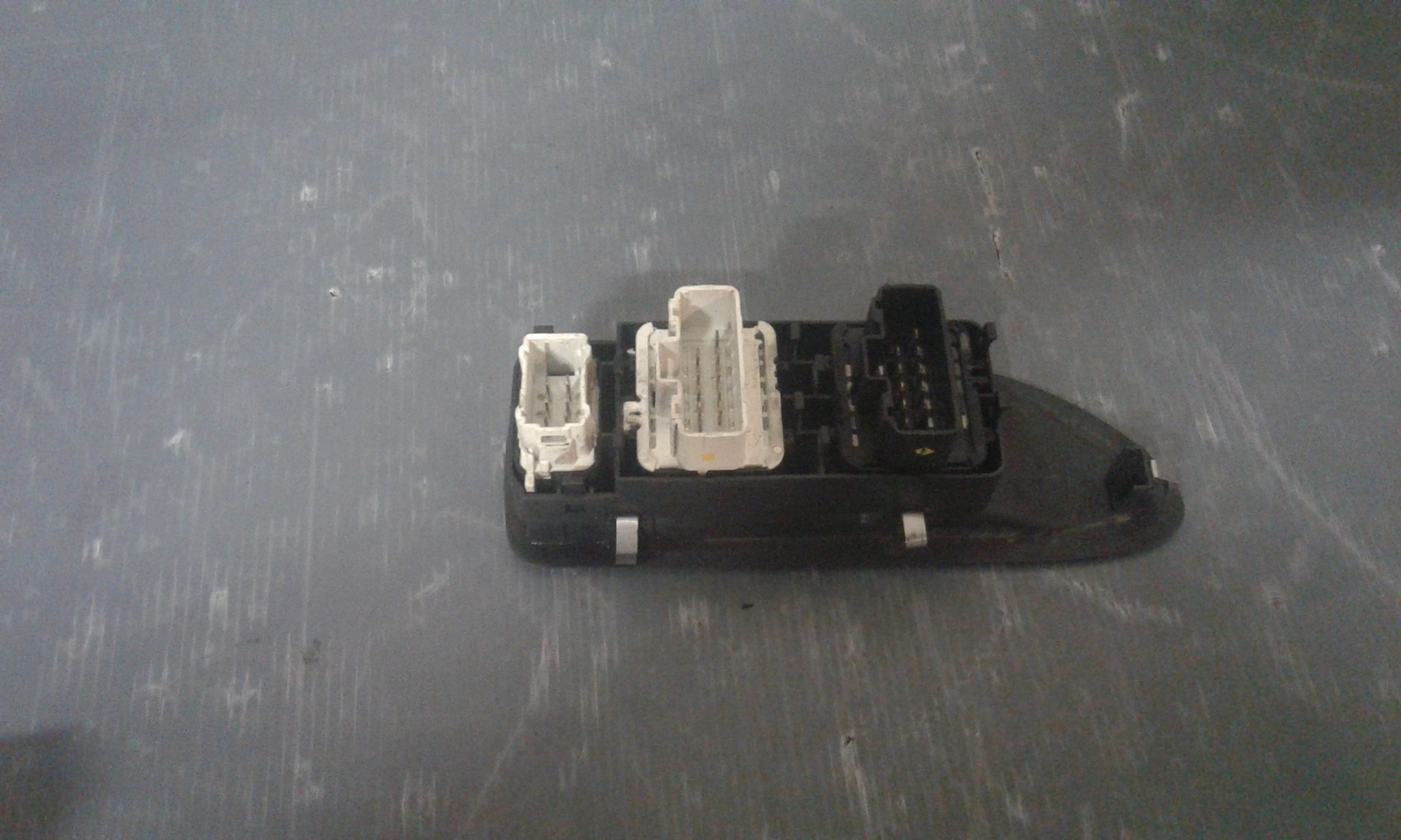 Interruttore Alzacristalli Porta Ant. Sinistro 8200015089 Usato