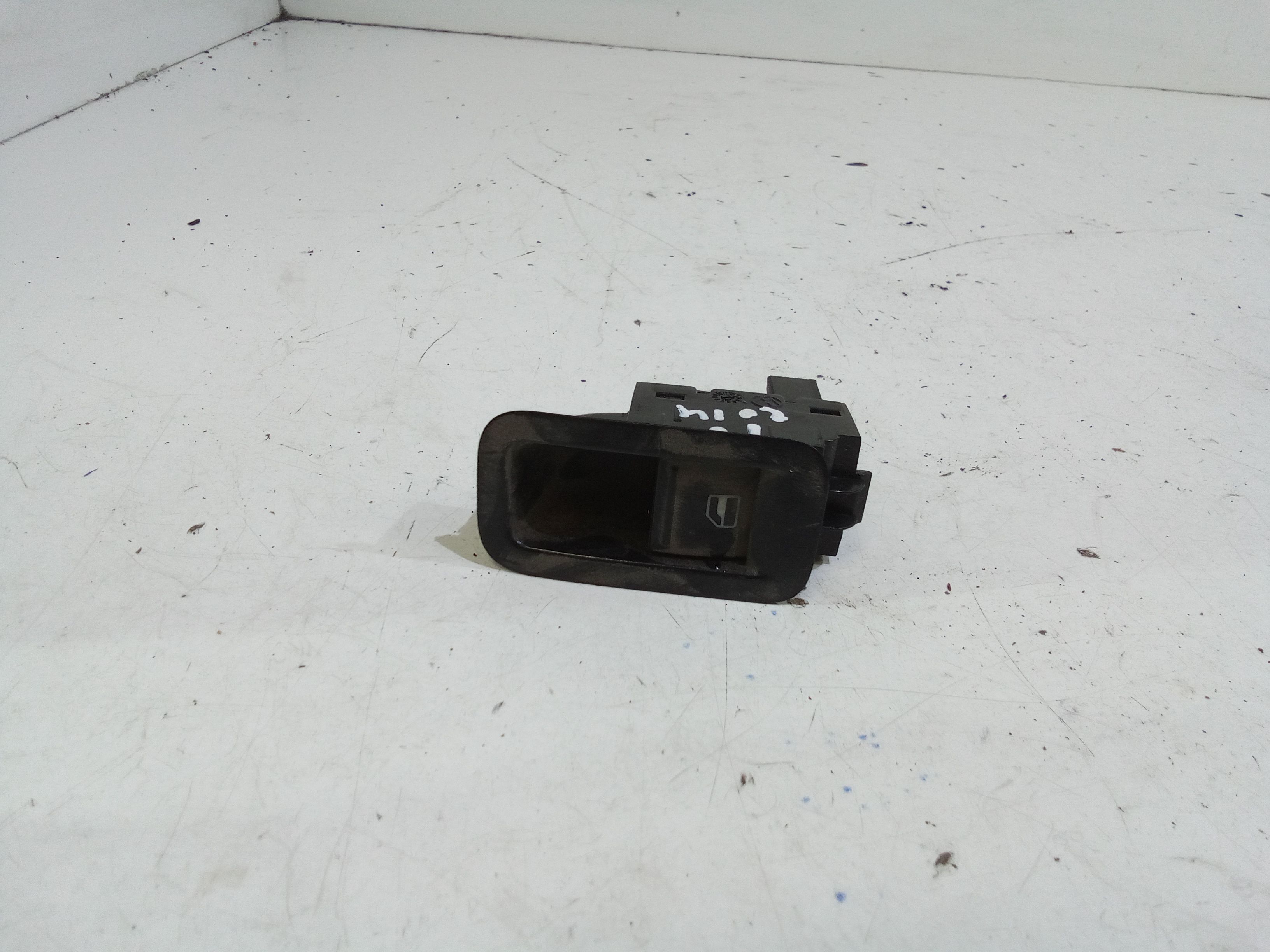 Interruttore Alzacristalli Porta Post. Destro 7L6959855BREH Usato