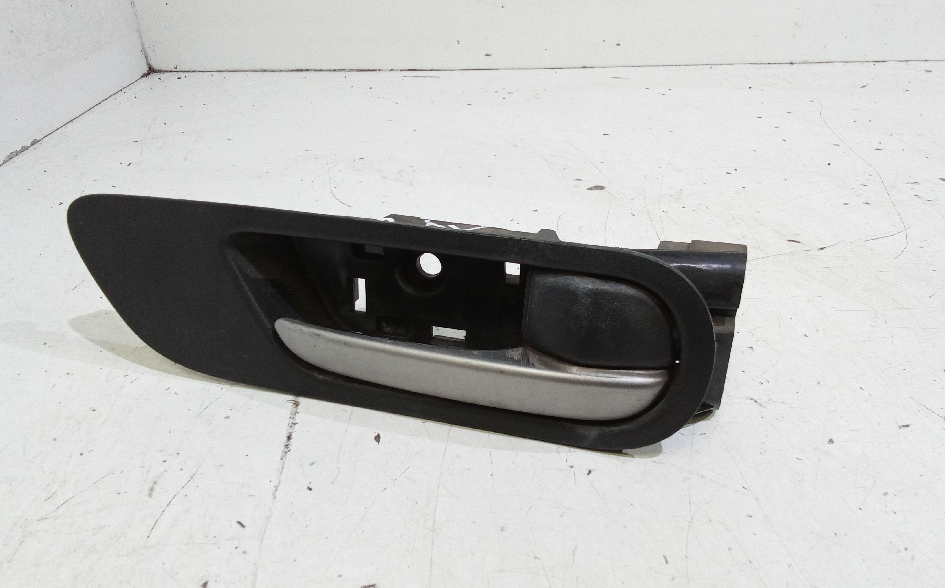 Maniglia Int. Apertura Porta Ant. Destro Usato