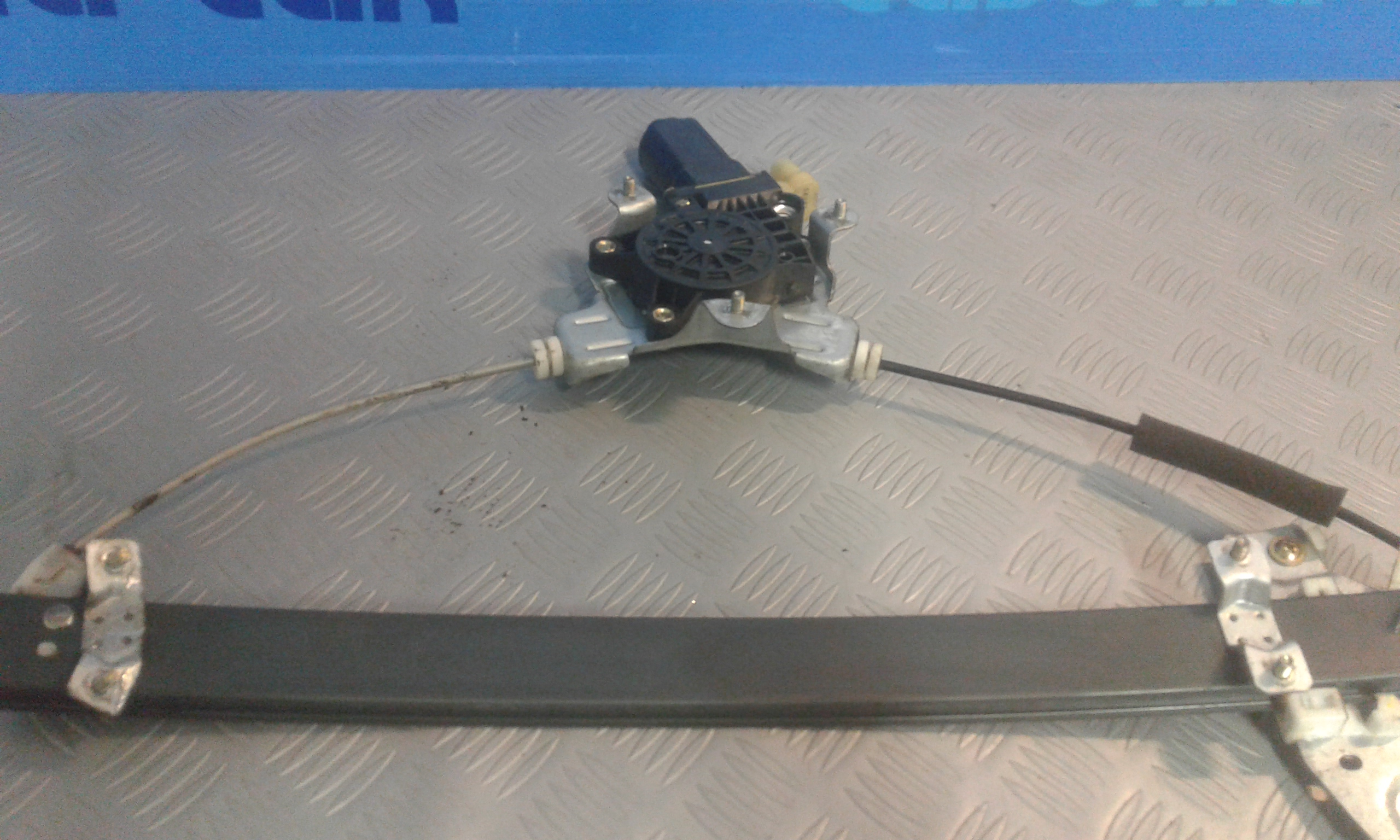 Alzacristallo Porta Ant. Destro 824021C000 Usato