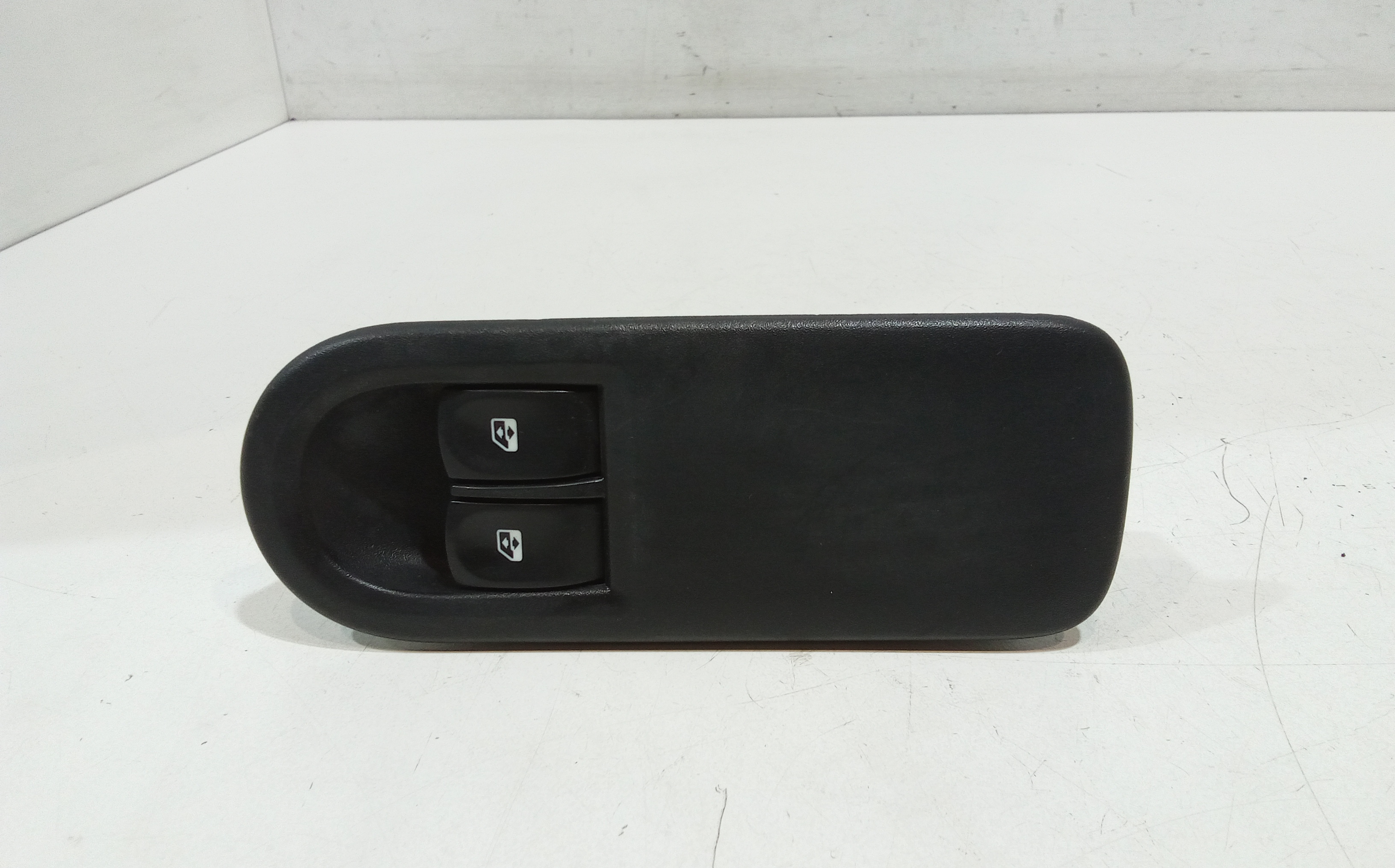 Interruttore Alzacristalli Porta Ant. Sinistro 8200214939 Usato