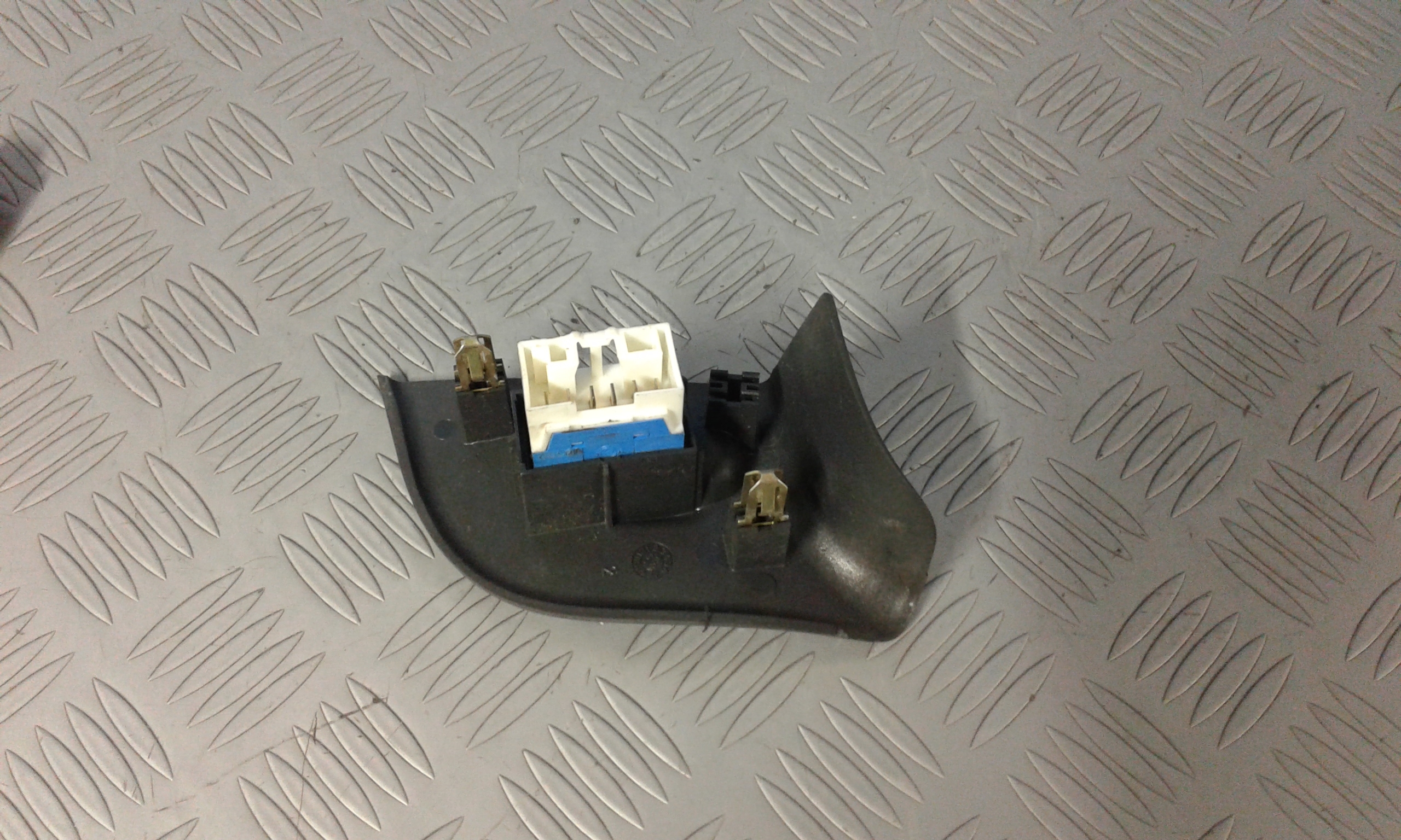 Interruttore Alzacristalli Porta Ant. Destro Usato