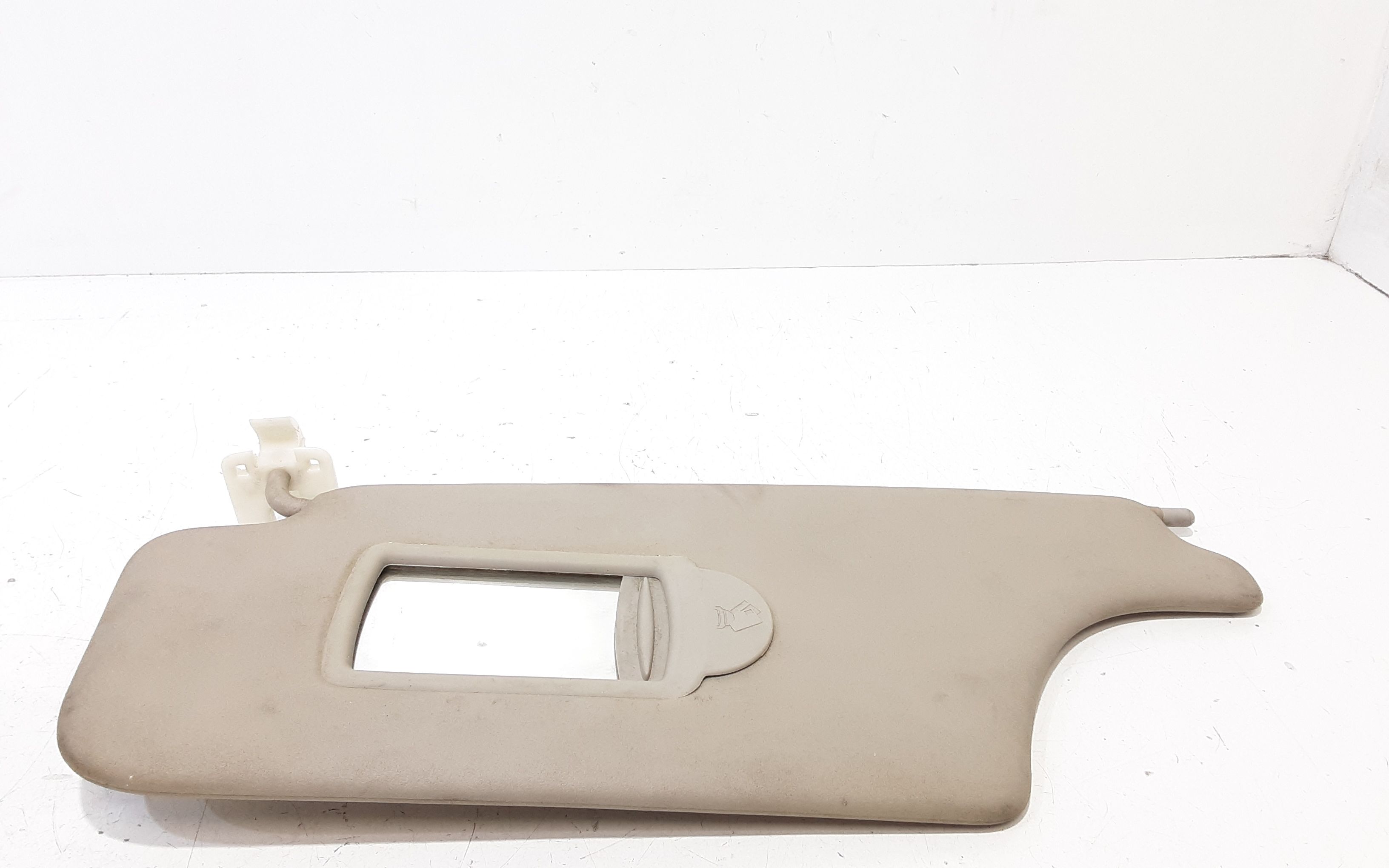 Aletta Parasole Parabrezza Sinistro 8200329035 Usato