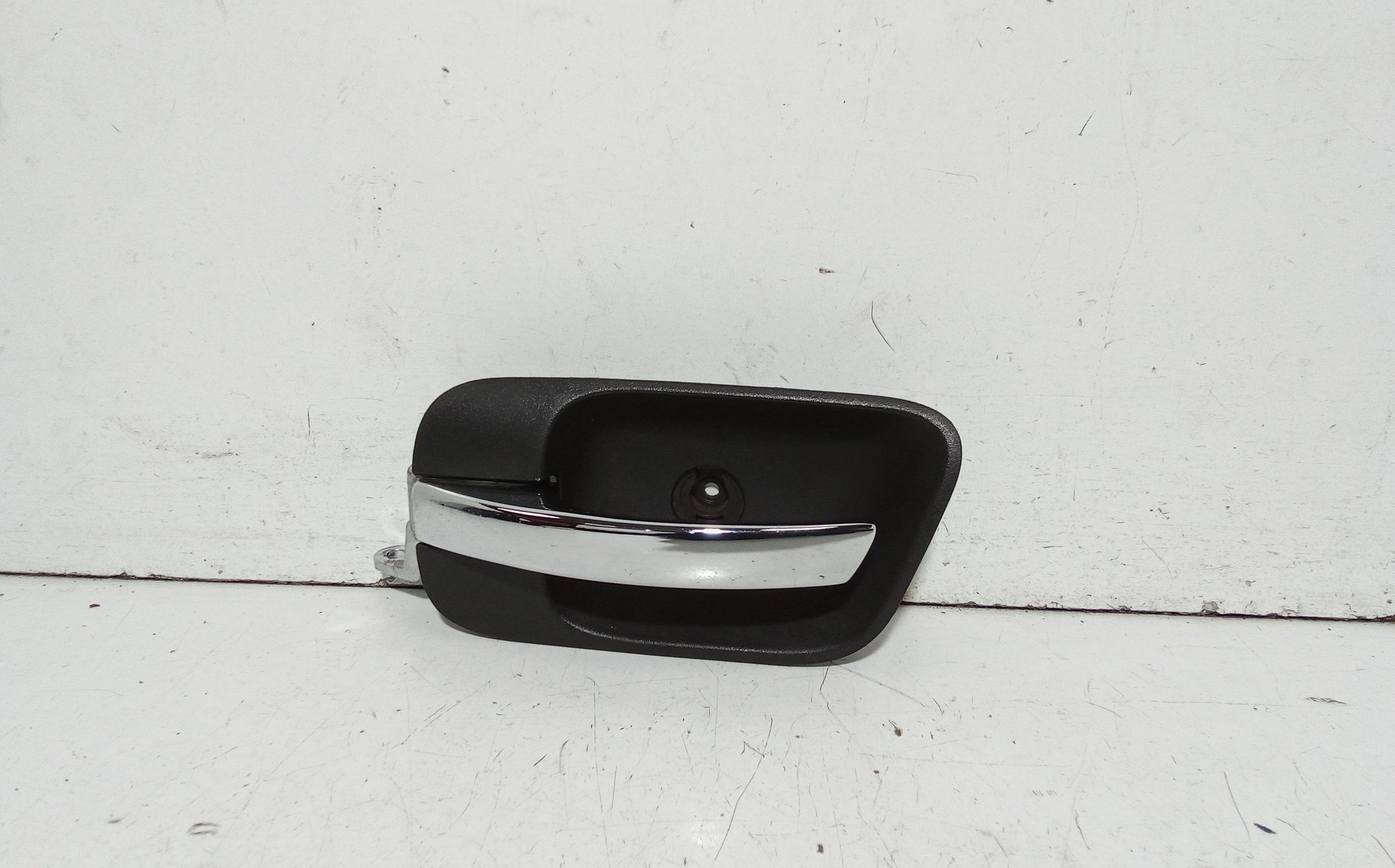 Maniglia Int. Apertura Porta Ant. Sinistro K1LF89XDVAA Usato